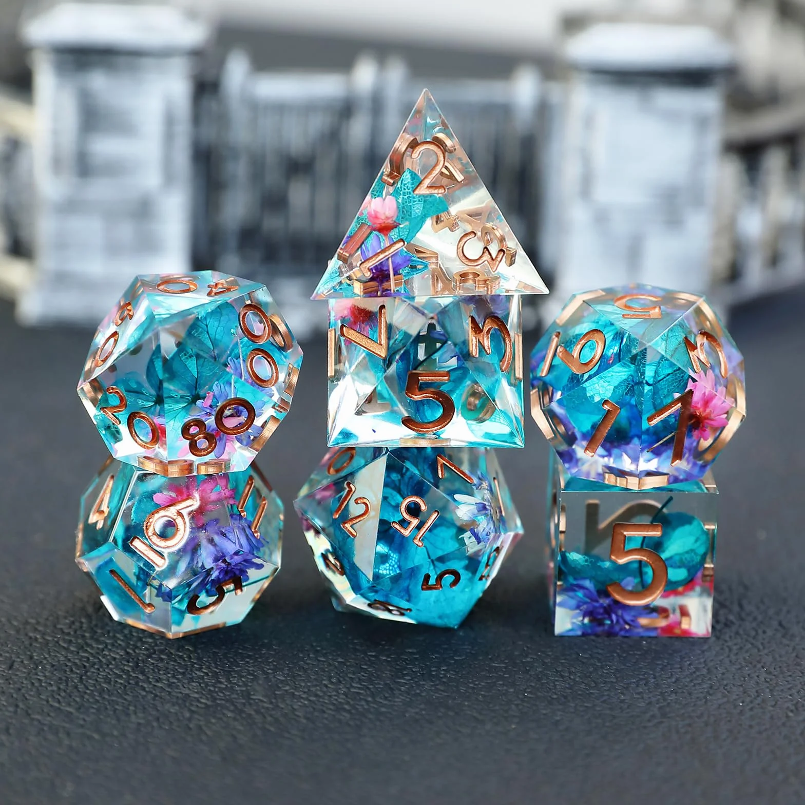 Flower DND Dice Set 7 szt. D4 D6 D8 D10 D12 D20 D% wielościenne ręcznie robione kości D&D z żywicy do lochów i smoków Pathfinder Roll Playing Table Games RPG MTG Games with Gift Box