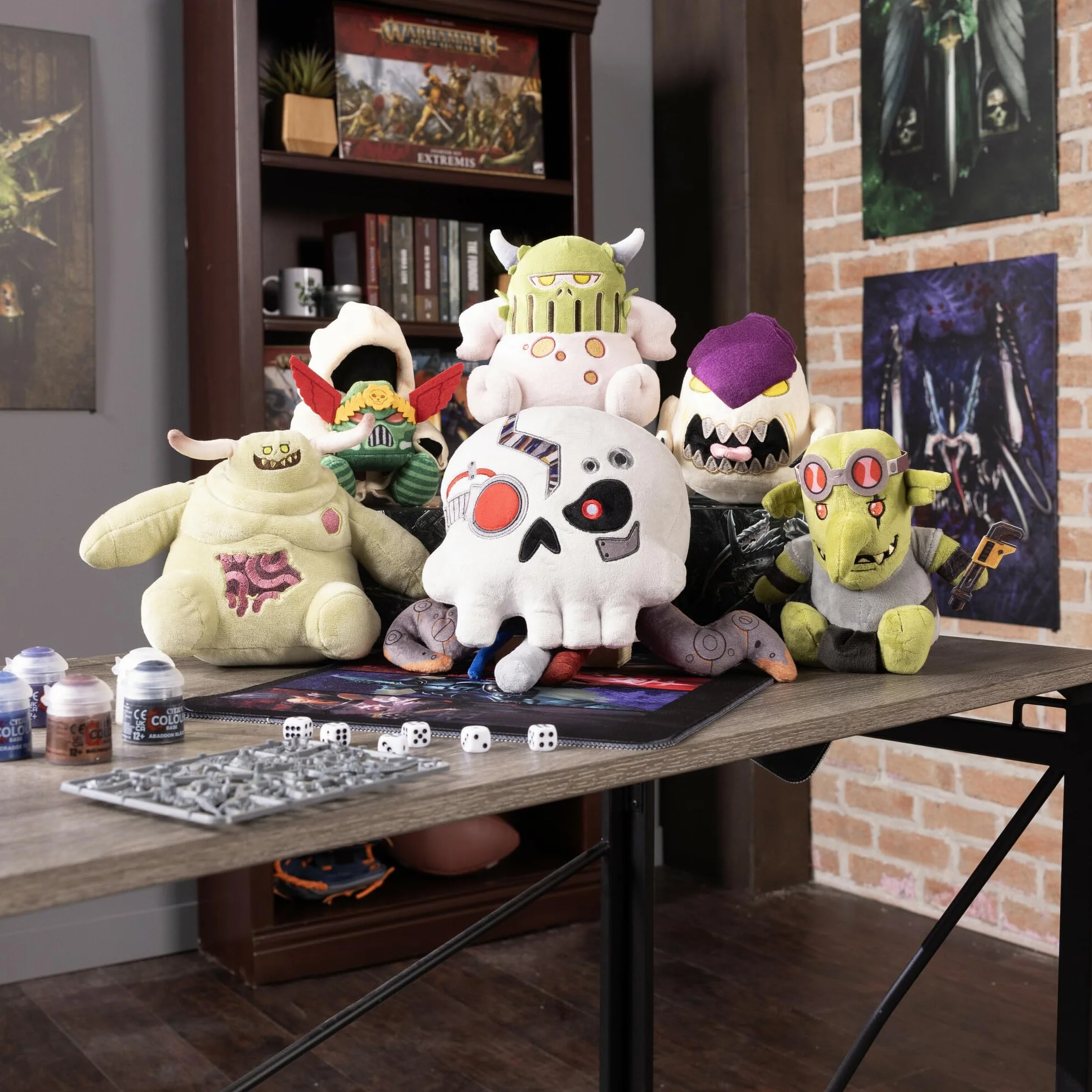 Warhammer 40 000 kolekcjonerskich pluszaków – 'Watcher in The Dark Plushies' oficjalnie licencjonowane urocze pluszaki klasycznych 40 000 miniatur, 16,5 cm