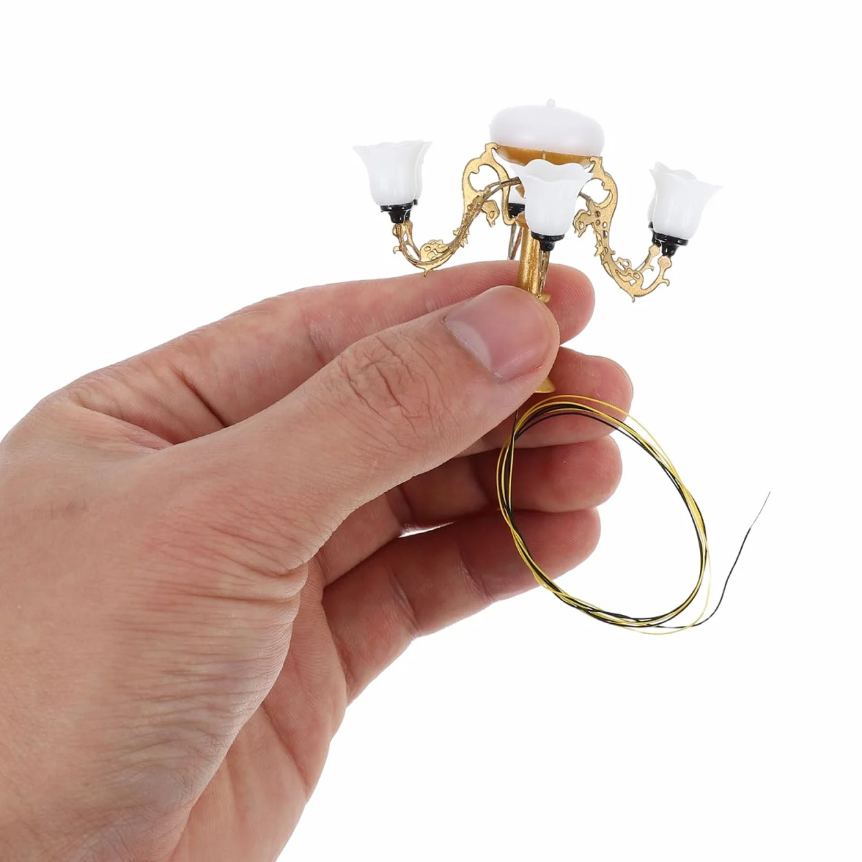Vaguelly Miniaturowy żyrandol do domku dla lalek światło małe lampy wiszące do miniaturowych mebli piaskownicy model lampa sufitowa złota 6,5 x 6,5 x 4,5 cm