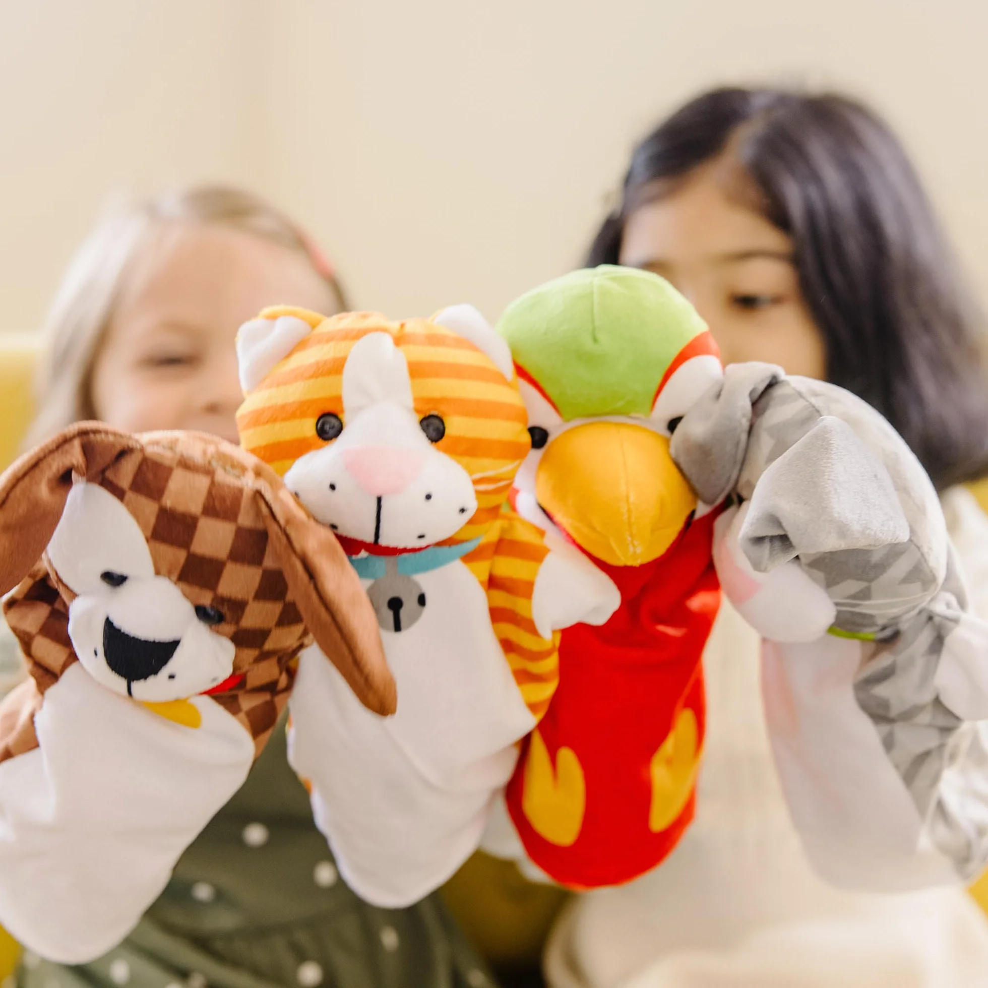 Melissa & Doug – pacynki zwierzęta domowe (zestawy pacynek: królik, papuga, kotek i piesek, miękki pluszowy materiał, zestaw 4-elementowy