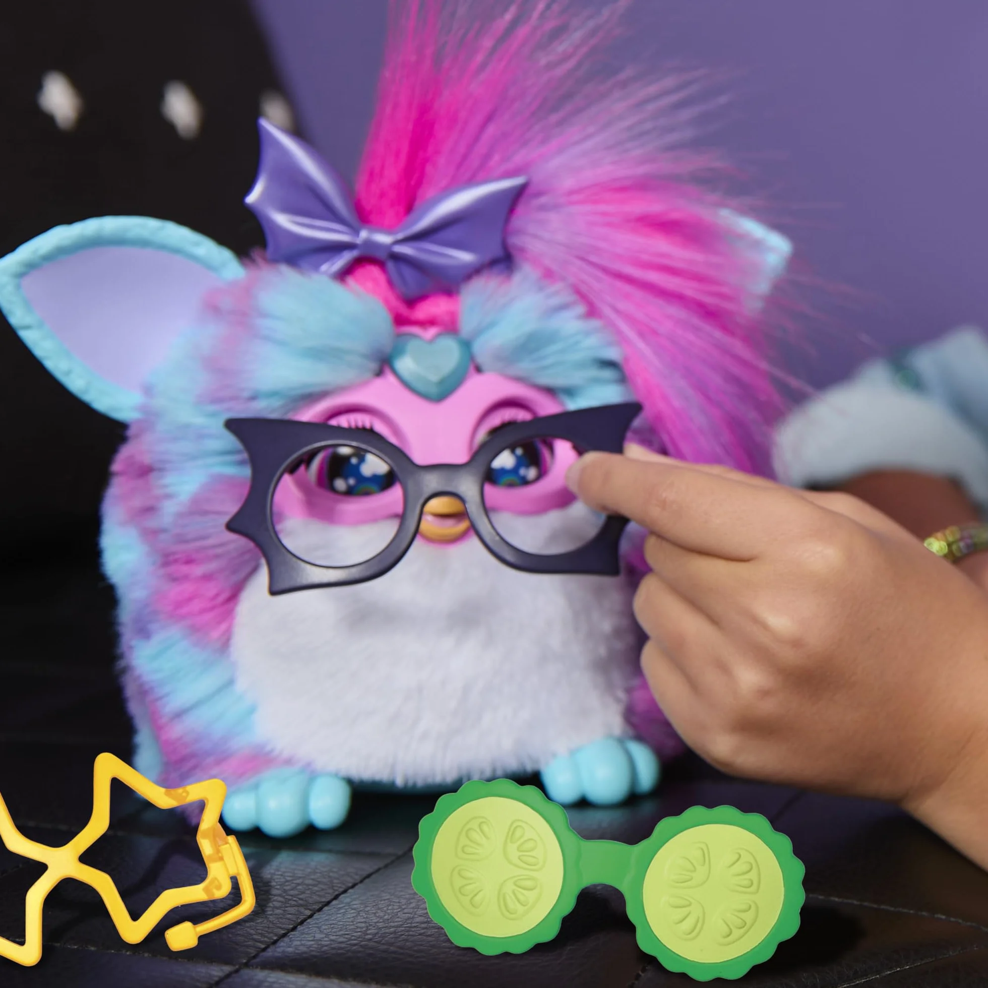 Interaktywna pluszowa zabawka elektroniczna Furby Vibes Blue Razz dla dziewczynek i chłopców w wieku od 6 lat