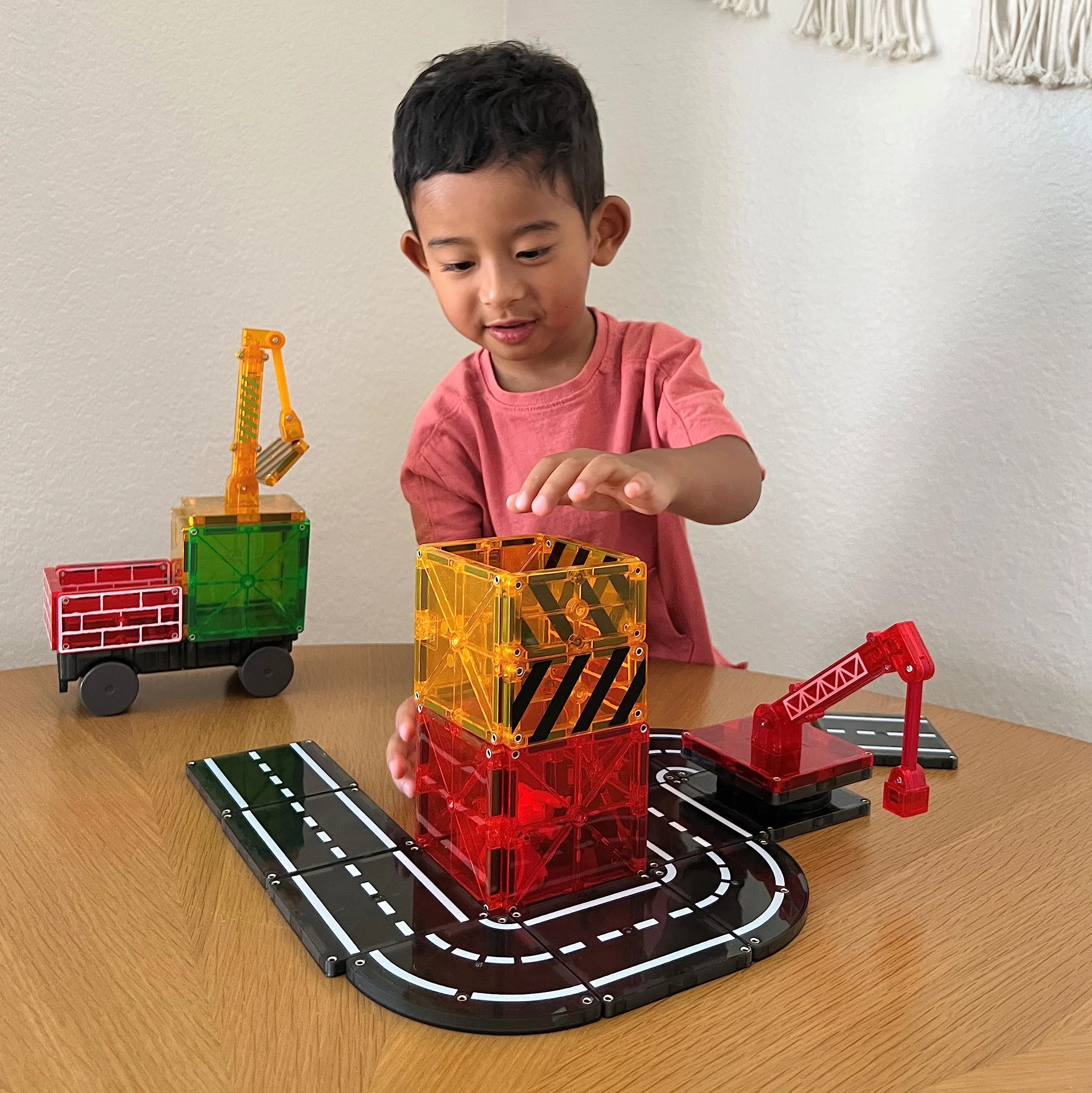 Magna-Tiles Budowniczy 32-częściowy zestaw, oryginalne magnetyczne płytki budowlane do kreatywnej zabawy otwartej, zabawki edukacyjne dla dzieci w wieku 3 lat + (32 sztuki) (21632)