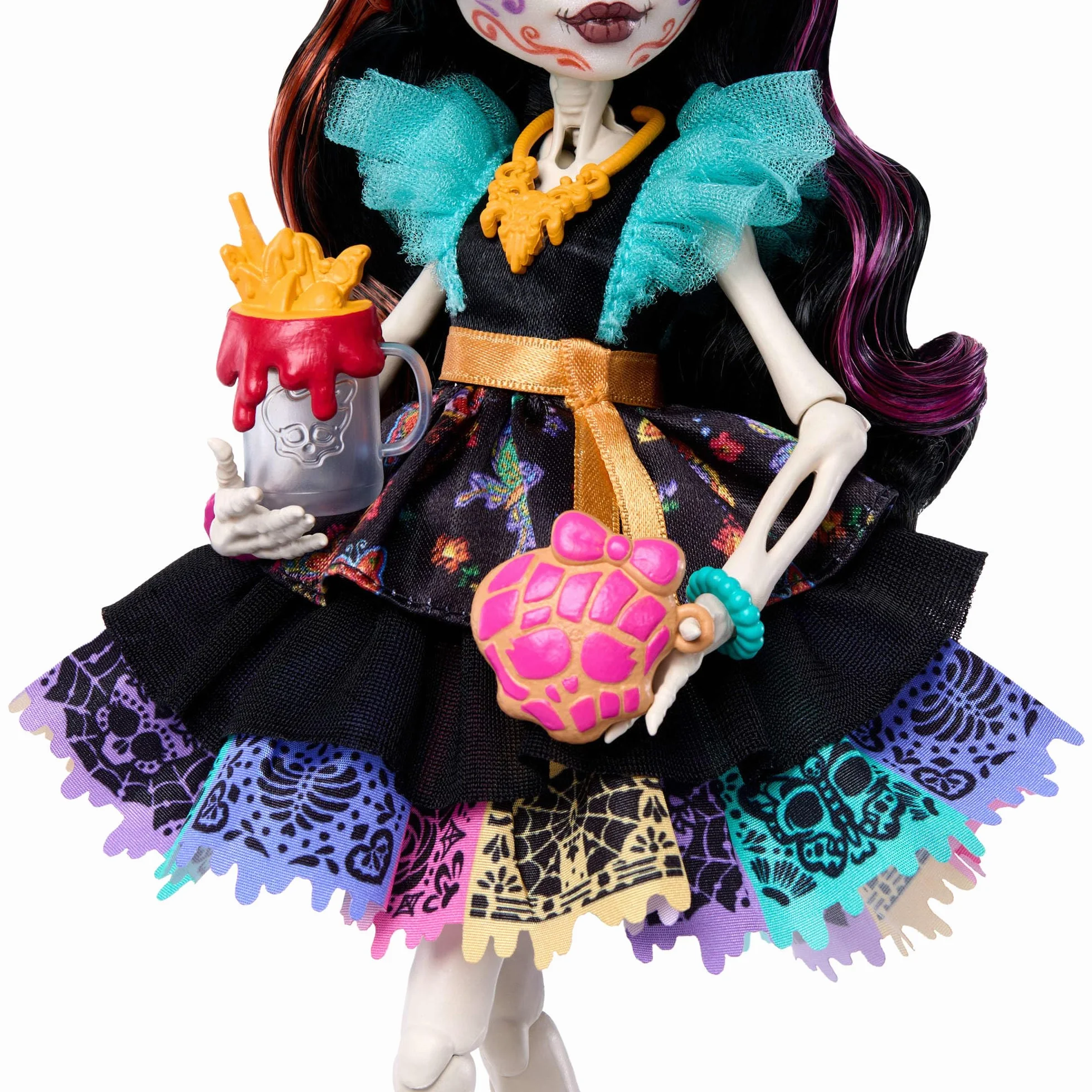 Monster High Skelita Calaveras Lalka + akcesoria, kolorowa sukienka inspirowana papel picado, piesek Candelita, 7 akcesoriów, w tym szkicownik, „przekąska” i torebka, zabawka dla dzieci 4+, JHK34
