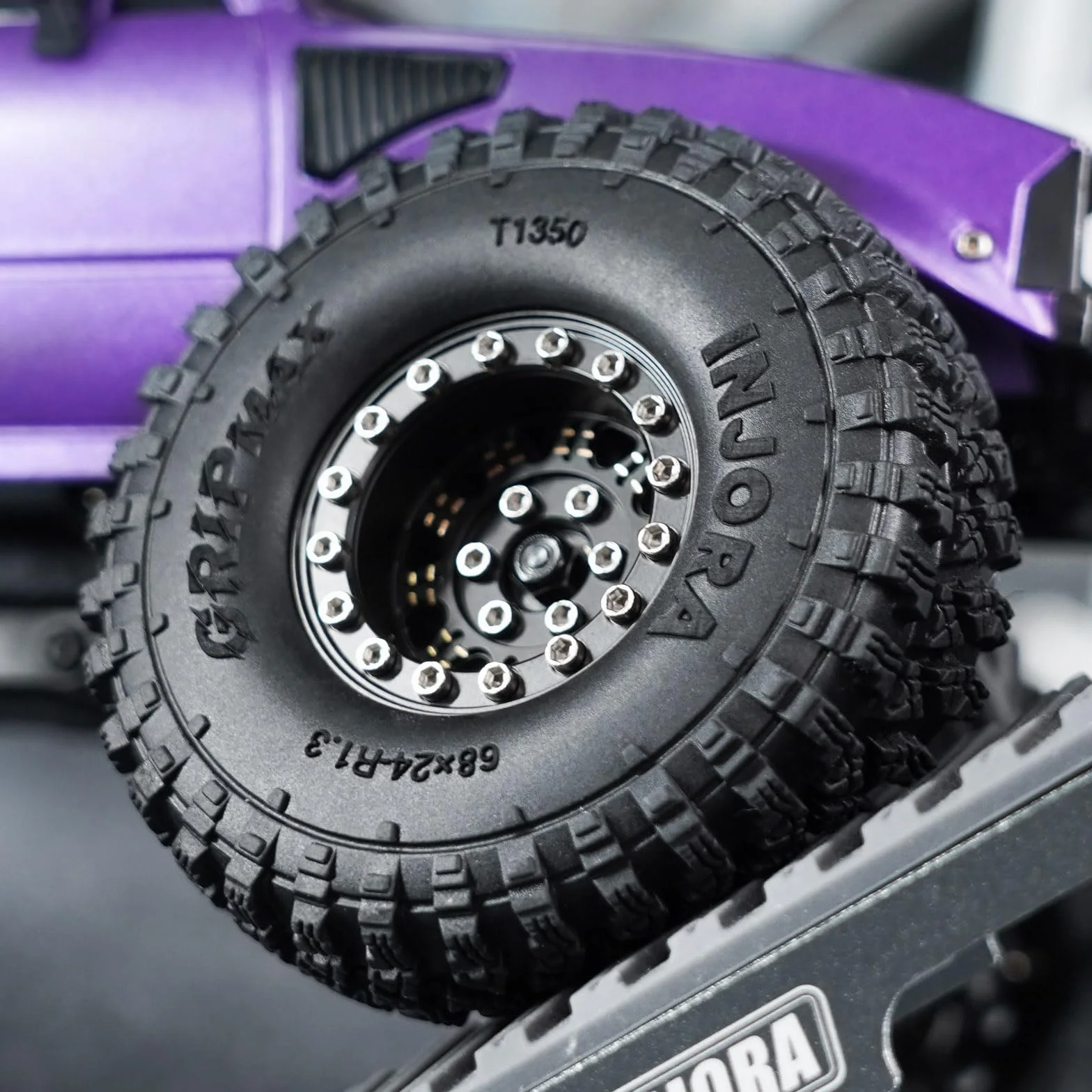 INJORA Opona 1,3" S4 68 * 24 mm do TRX4M SCX24 1/18 1/24 RC Crawler Upgrade (T1350)
