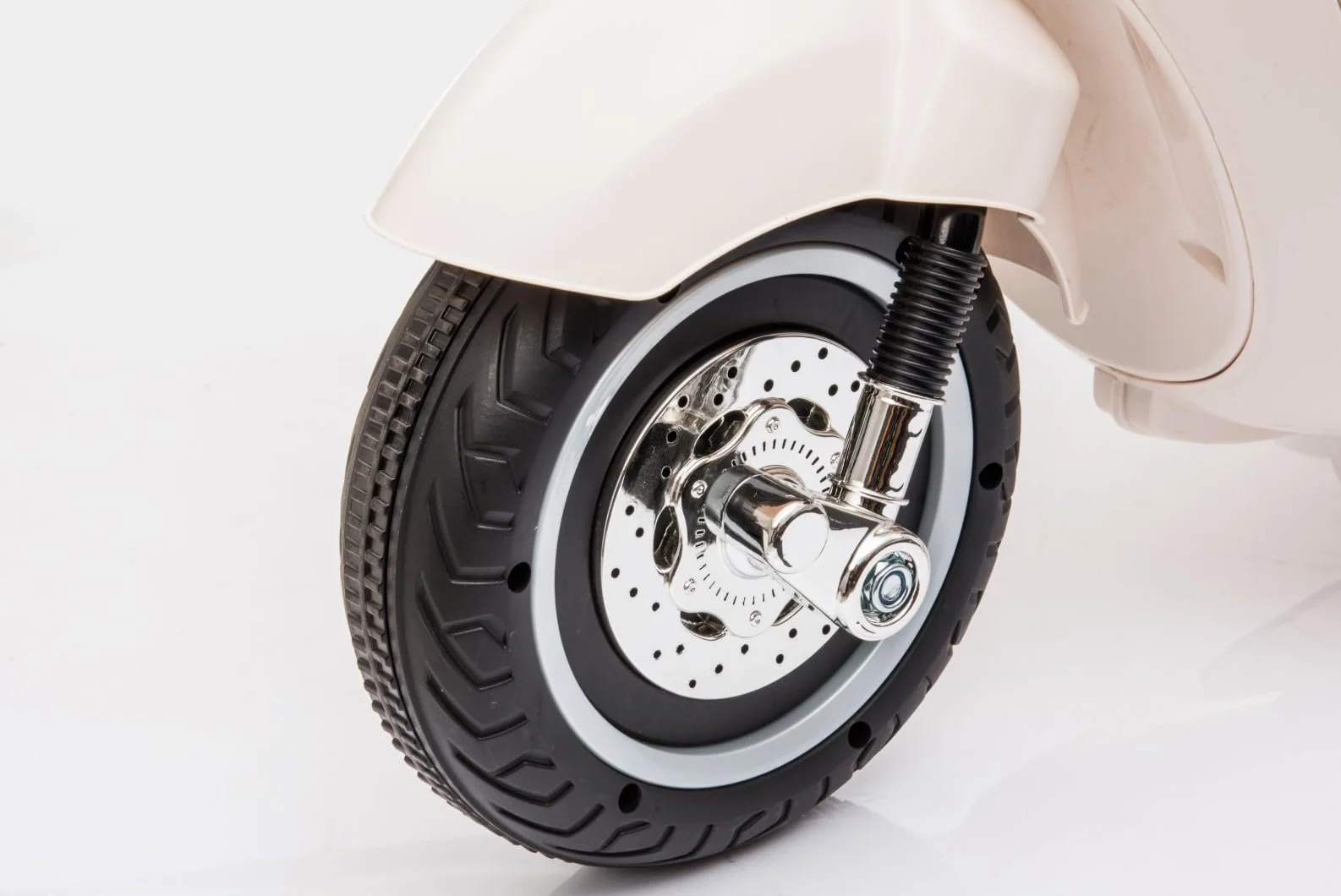 Jeździk skuter dla dzieci Vespa, pojazd od 3 lat, silnik 2x30W, biały