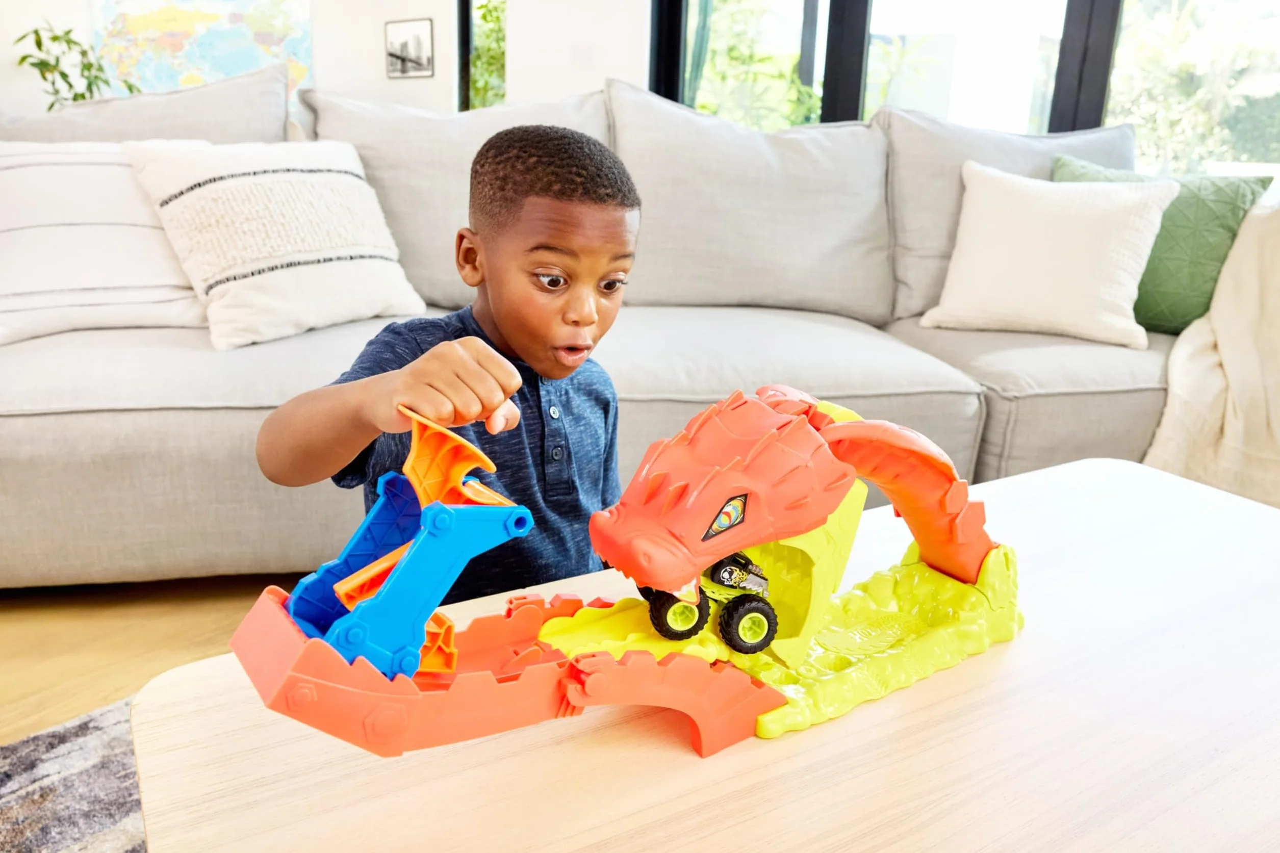Hot Wheels Monster Trucks Mega skok Nokaut węża Zestaw Bone Shaker 1:64 tor wyścigowy zabawka dla dzieci 4+ JJN44
