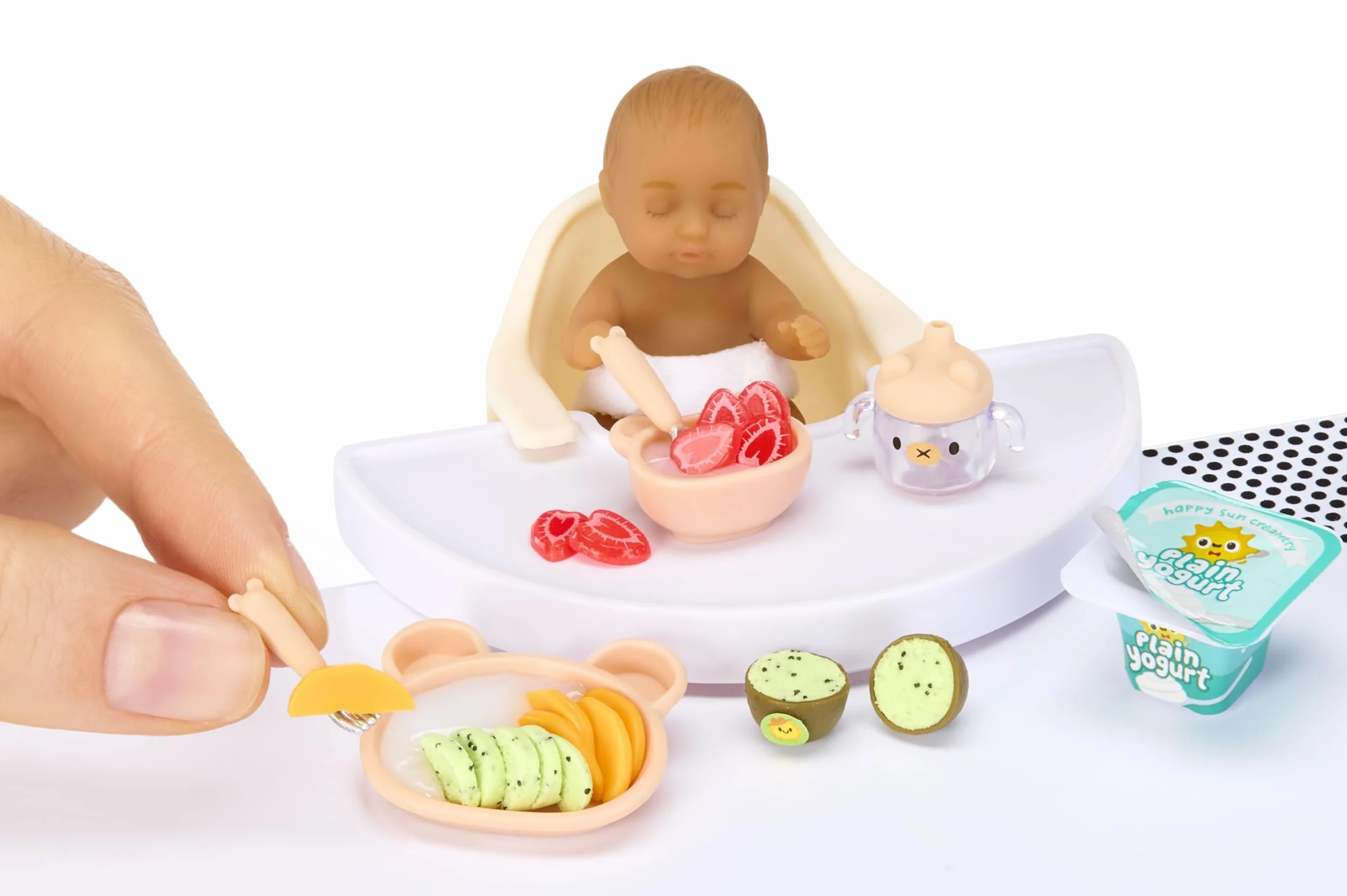 MGA’s Miniverse – Make It Mini Baby – Mini Opakowaniach. Komplet to Kreatywna Zabawa DIY z Miniaturkami: Jedzeniem, Butelkami i Akcesoriami dla Niemowląt. NIEJADALNE. Dla Dzieci od 8 Roku Życia