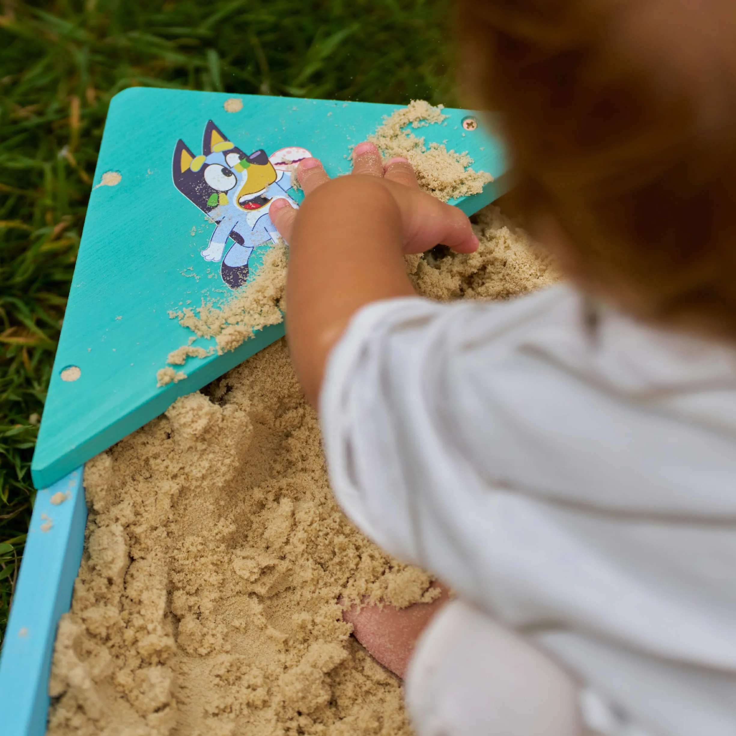 Bluey Drewniana piaskownica z pokrywą z certyfikatem FSC drewniana piaskownica ogrodowa dla dzieci z narożnymi siedzeniami porowata wkładka pokrowiec ochronny do zabawy na świeżym powietrzu od 2 lat