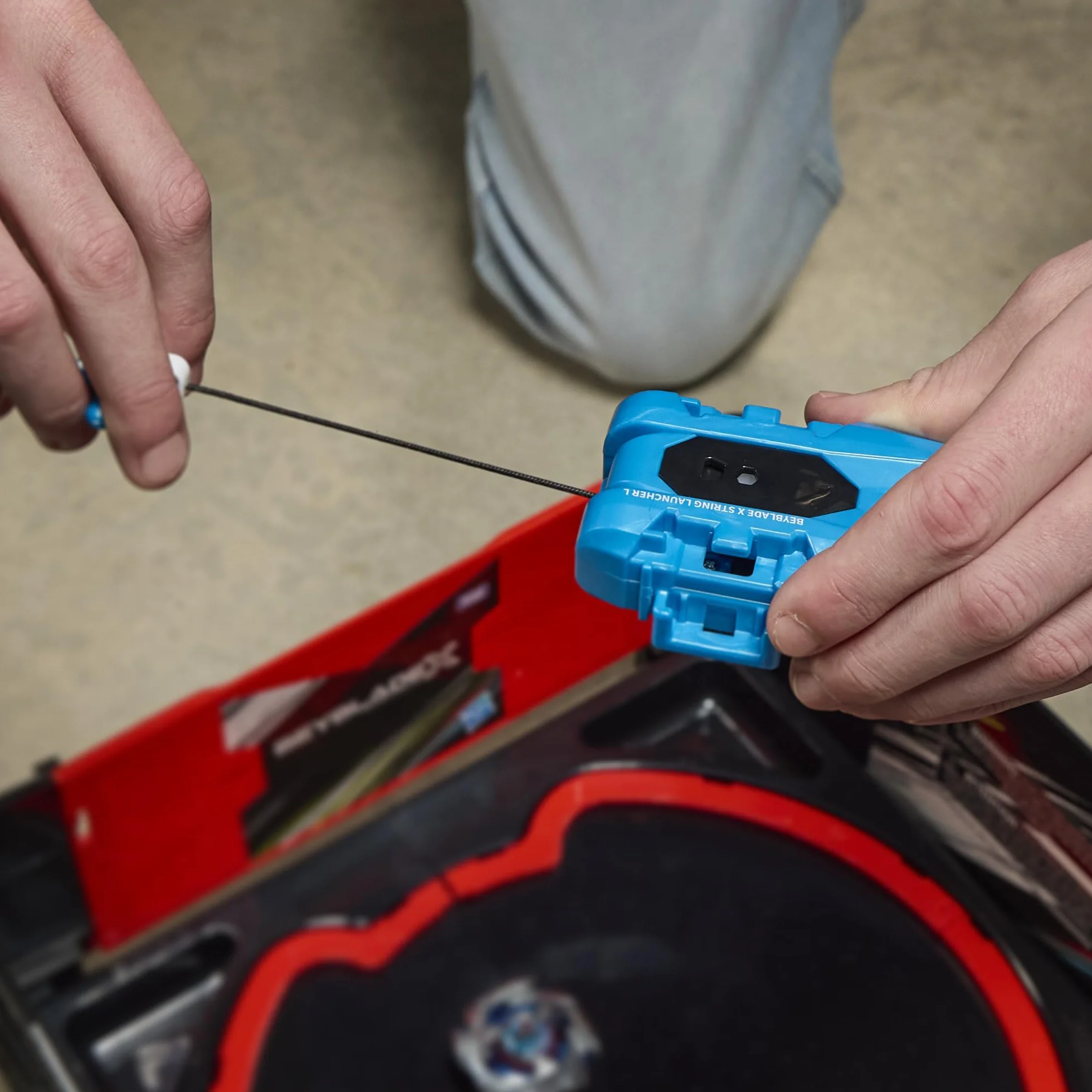 Zestaw Beyblade X Cobalt Dragoon 2-60C Deluxe z lewoskrętną wyrzutnią z linką