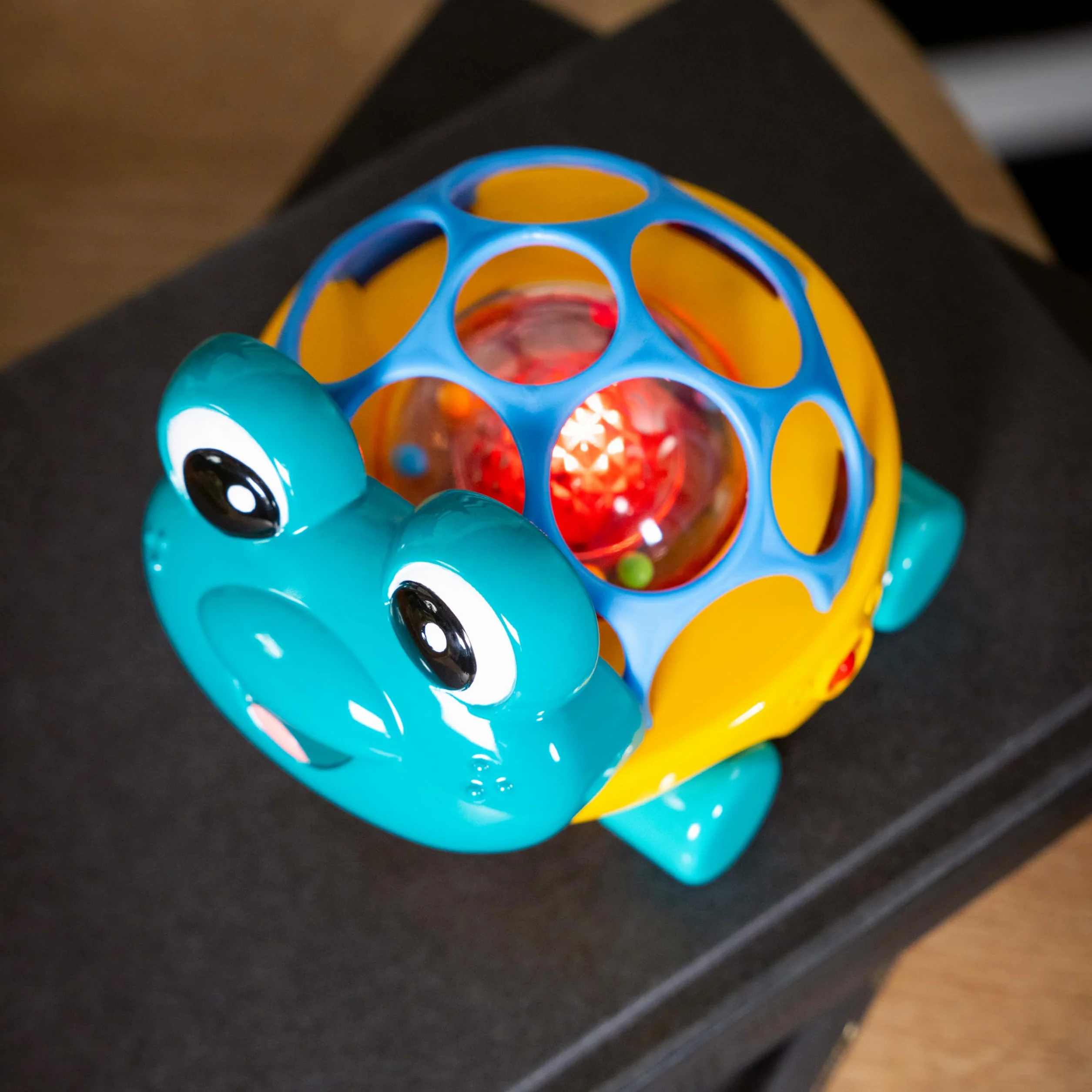 Baby Einstein Curious Car Neptune Oball Toy Car & Rattle, wiek od 3 miesięcy