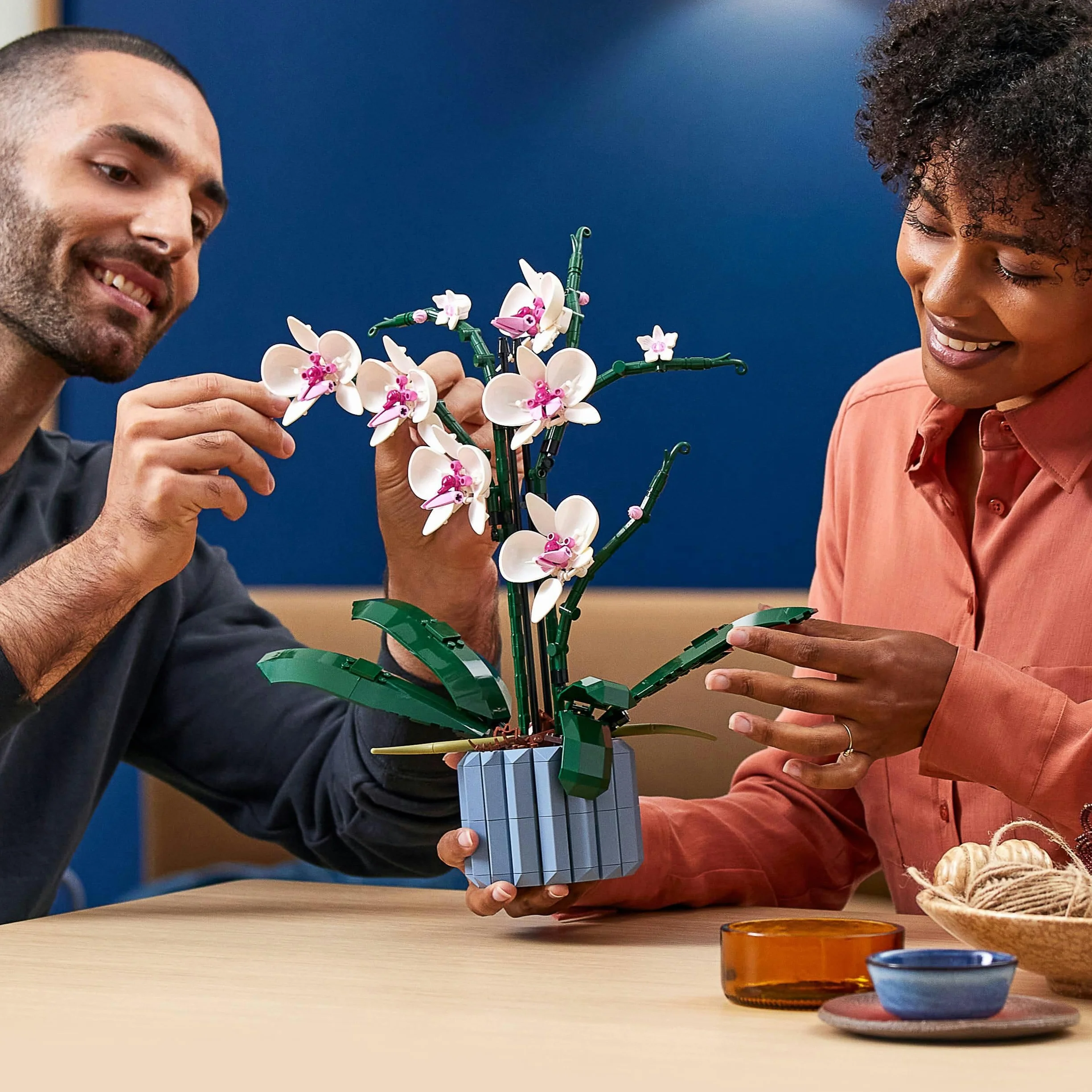 LEGO Icons Botanicals Orchidea Sztuczna Roślina, Zestaw z Kwiatami, Dekoracja Domu, Kolekcja Botaniczna, 10311