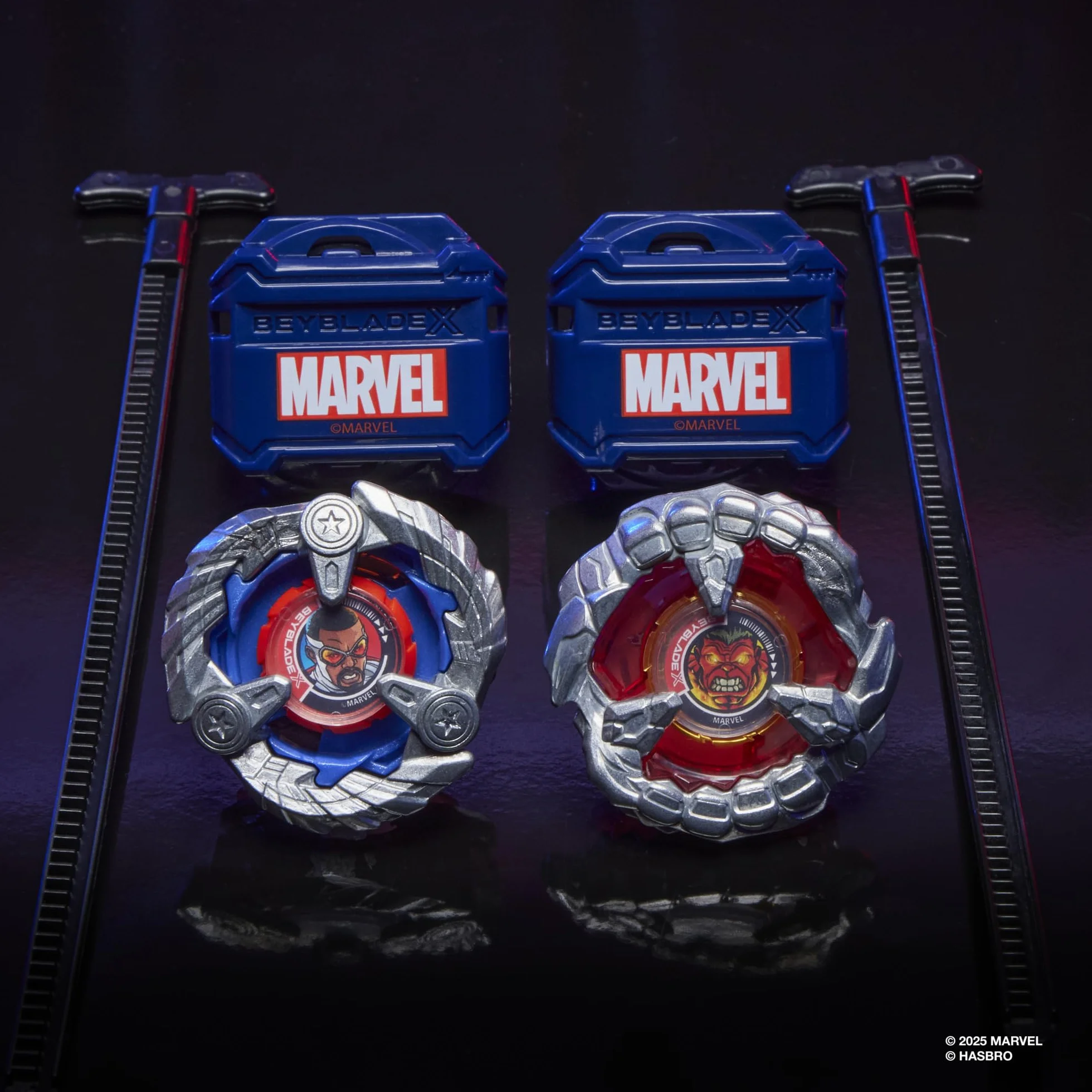 Beyblade X/Marvel Collab Captain America 4-70GB kontra Red Hulk 1-80R