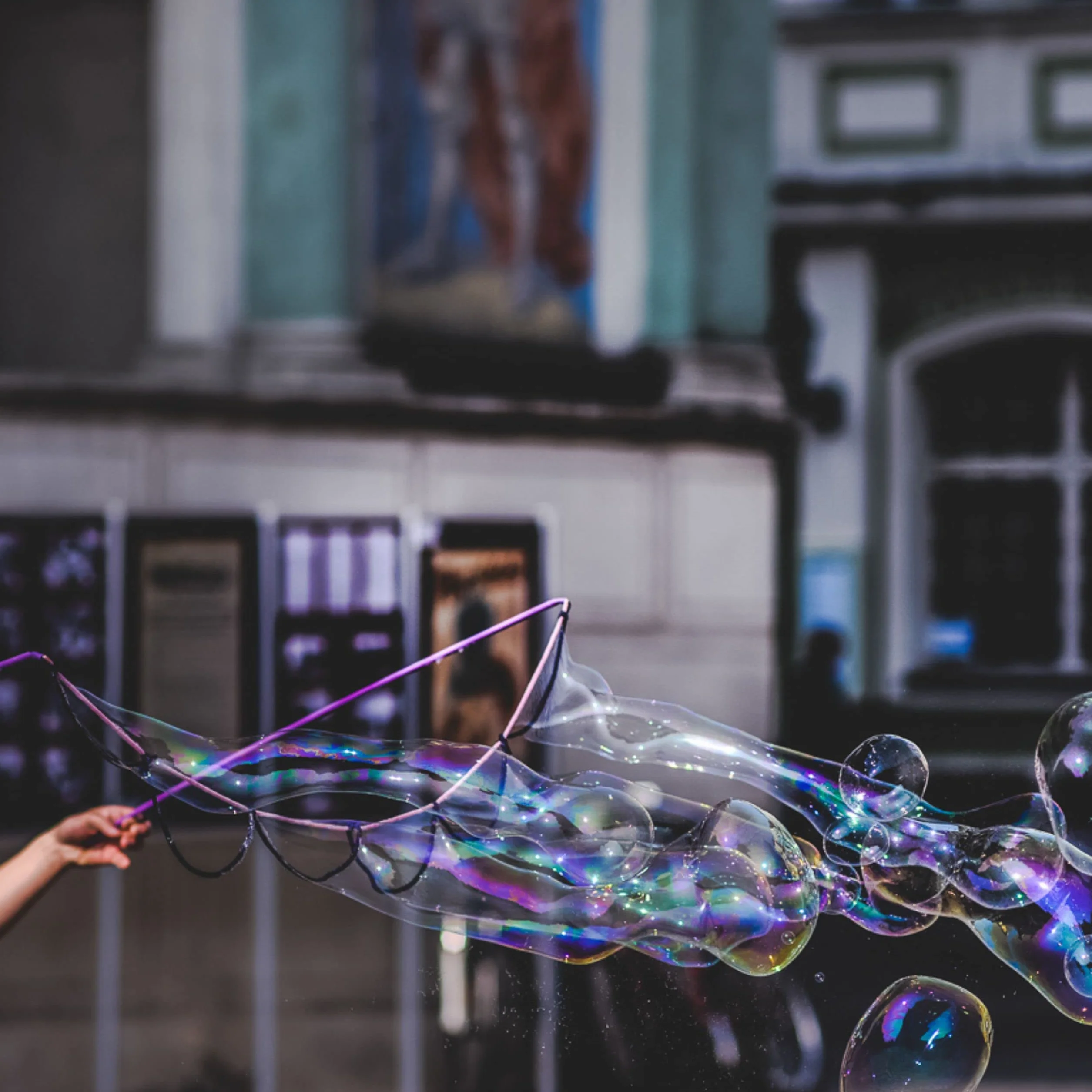 Bubble Brothers Ogromny zestaw do robienia baniek mydlanych 3 duże pręty i 25 litrów roztworu mydła w proszku 5 x 5 litrów płynu dla dzieci i dorosłych, profesjonalny zestaw do baniek mydlanych na urodziny dziecka