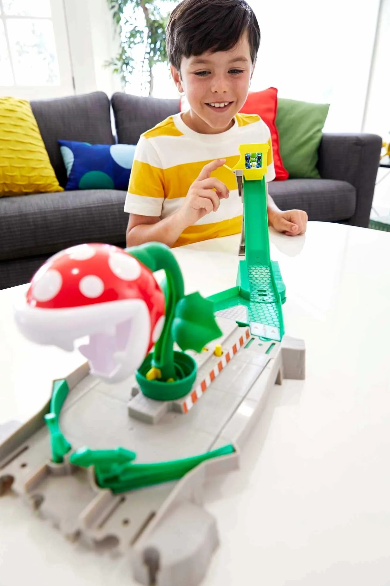 Hot Wheels Gfy47 Mario Kart Piranha Plant Slide Trackset, W Tym Samochodzik 1, Tor Wyścigowy Samochodzików od 5 Lat, Wielokolorowy