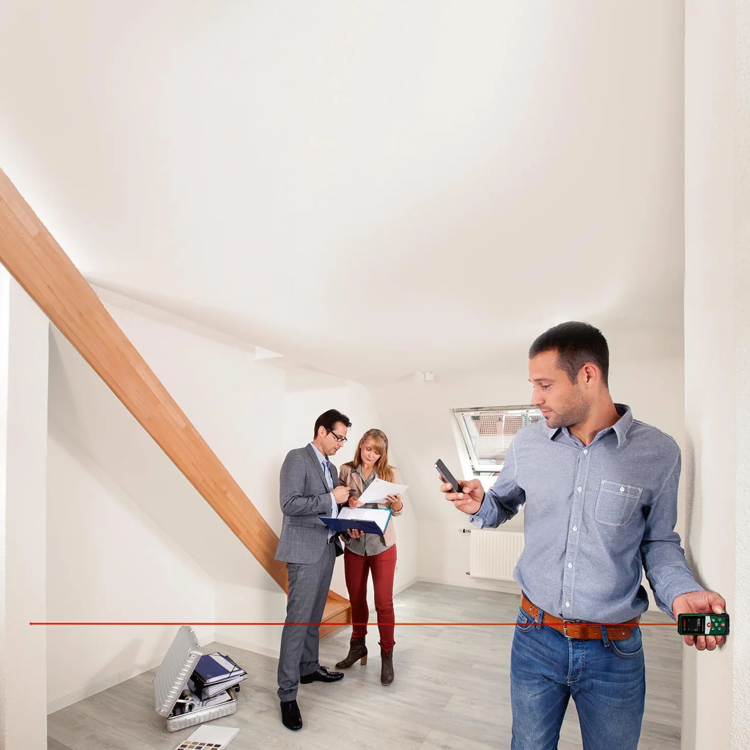 Bosch Dalmierz laserowy UniversalDistance 40 C (precyzyjny pomiar odległości w zakresie do 40 m, komunikacja przez Bluetooth, funkcje pomiarowe, opakowanie kartonowe E-Commerce)