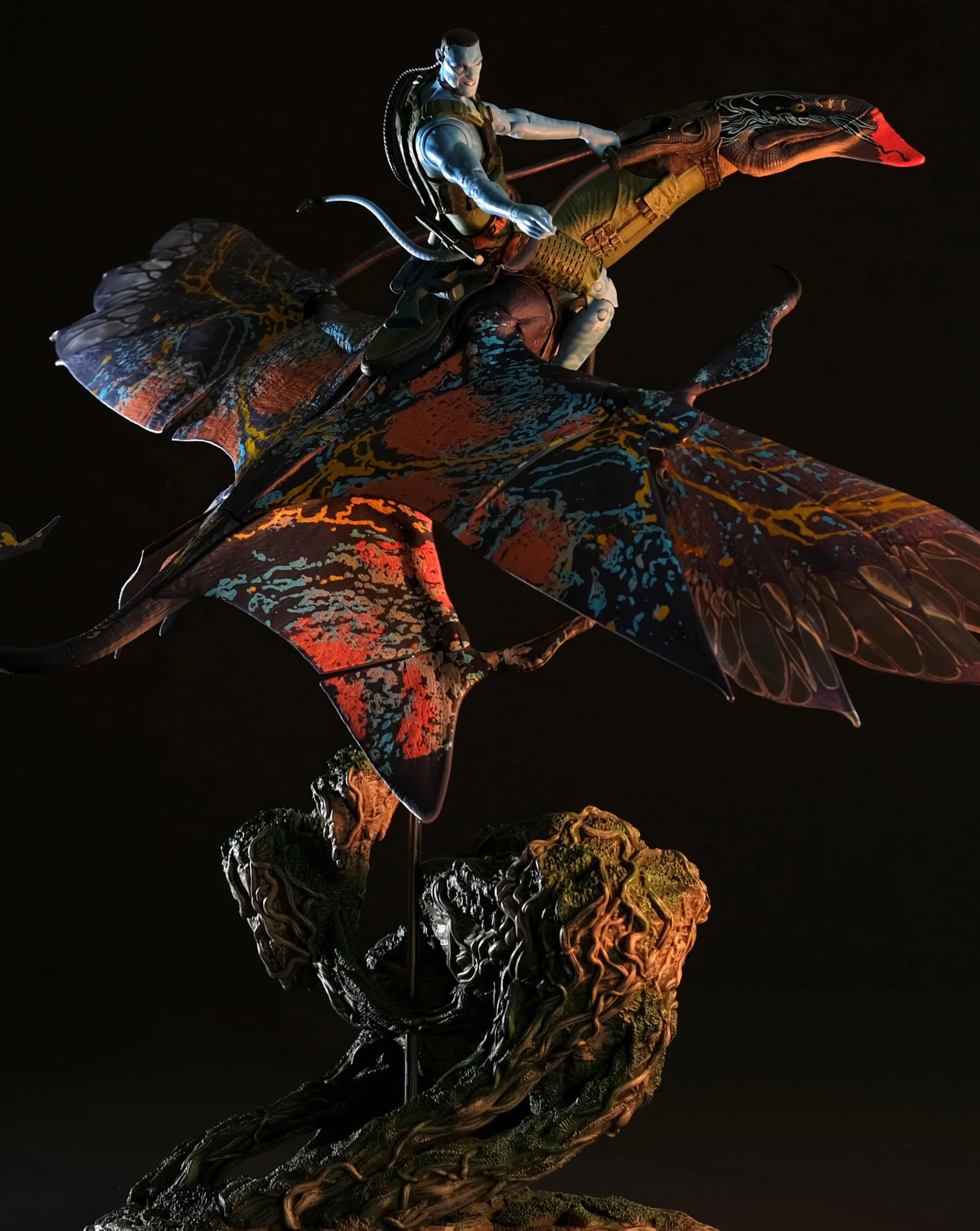 Disney Avatar DLX MEGA Banshee & Rider - A2 QUARITCH & Banshee (złota etykieta)