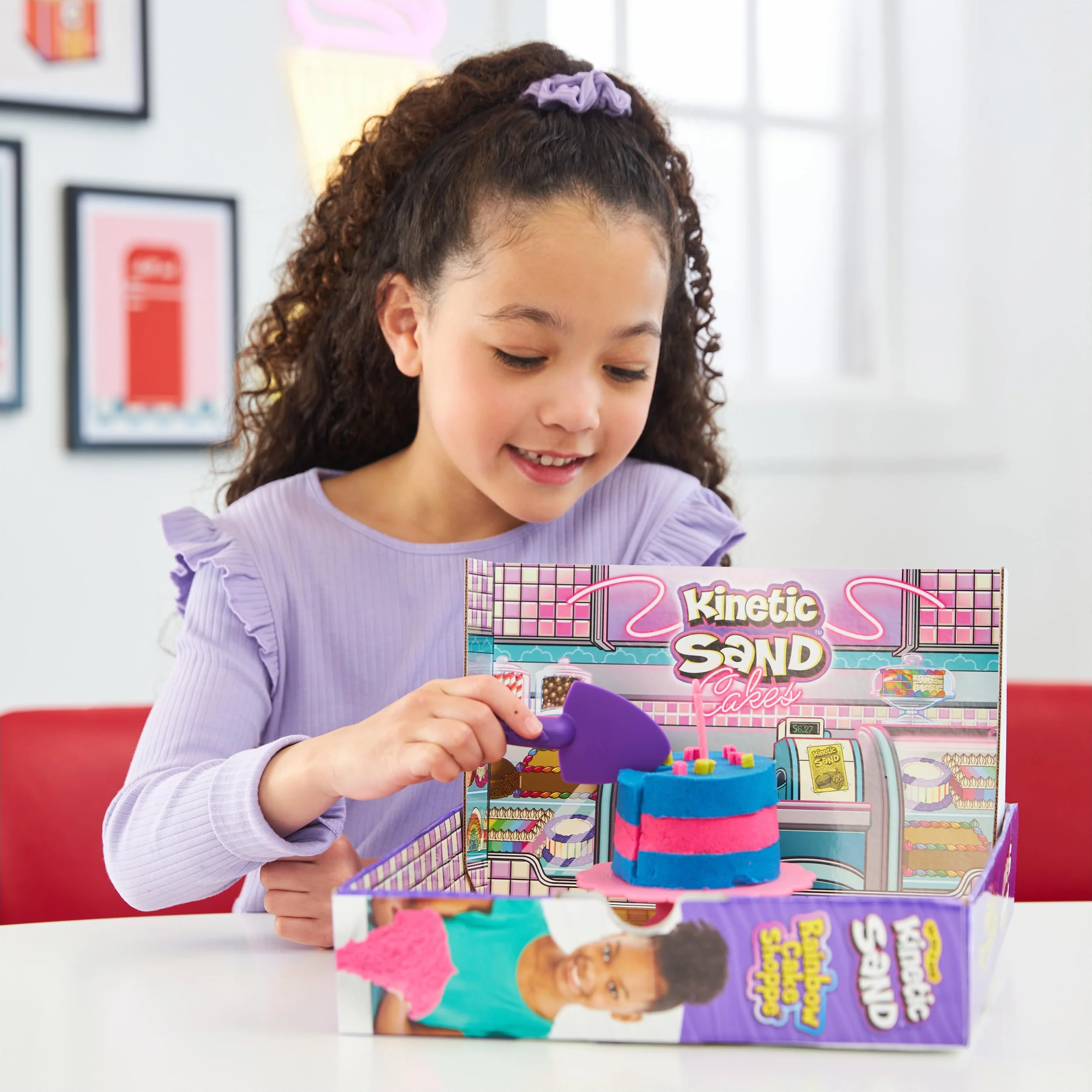 Kinetic Sand MAGICZNY Piasek - Rainbow Cake SHOPPE - 680g żółtego, różowego, niebieskiego i białego piasku waniliowego - zestaw rękodzieła dla dzieci zabawki sensoryczne - 6068029 - Zabawki dla dzieci