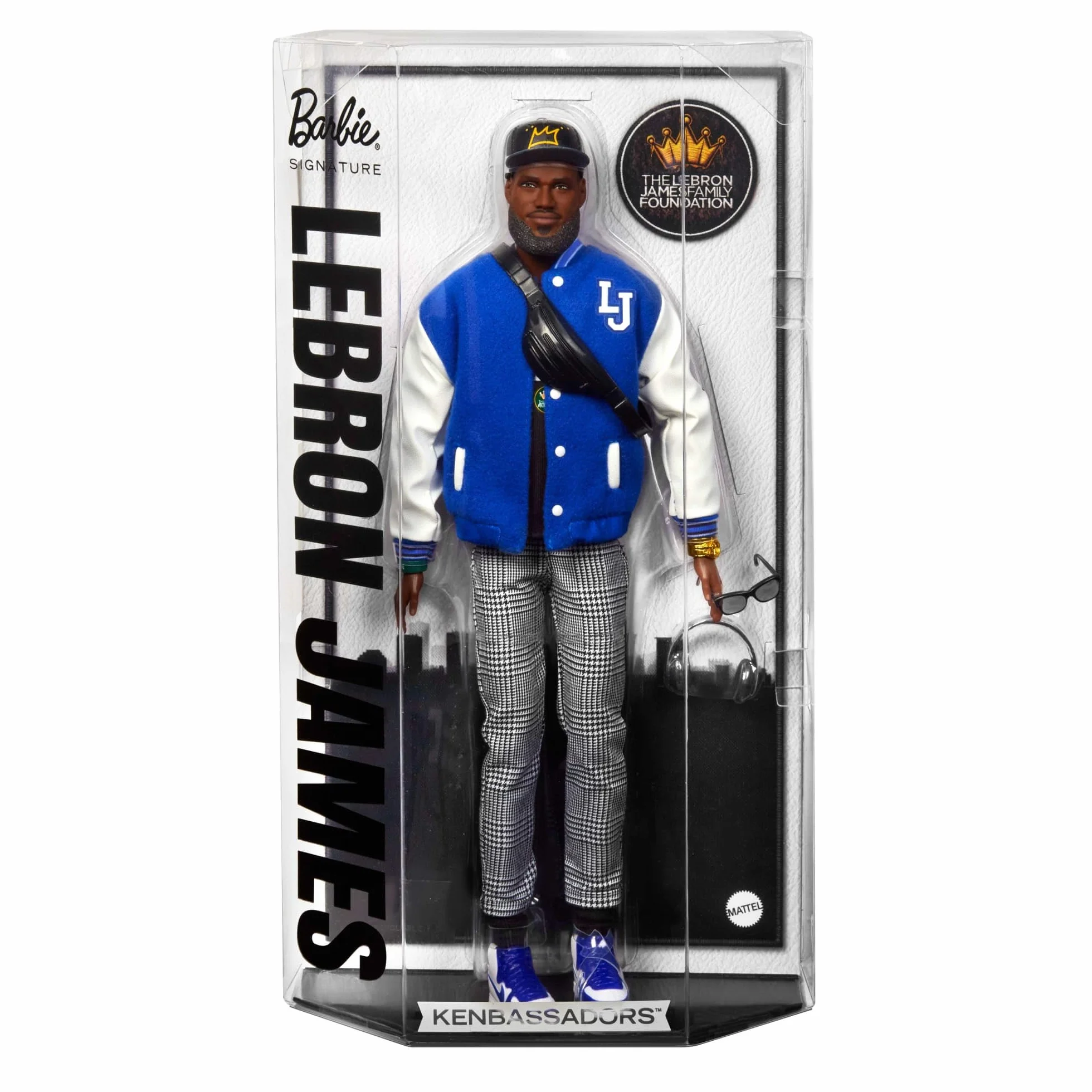 Barbie Signature Kenbassadors LeBron James Lalka kolekcjonerska, sportowa kurtka bomberka i akcesoria, w tym słuchawki i okulary przeciwsłoneczne, zabawka 6+, HRM33