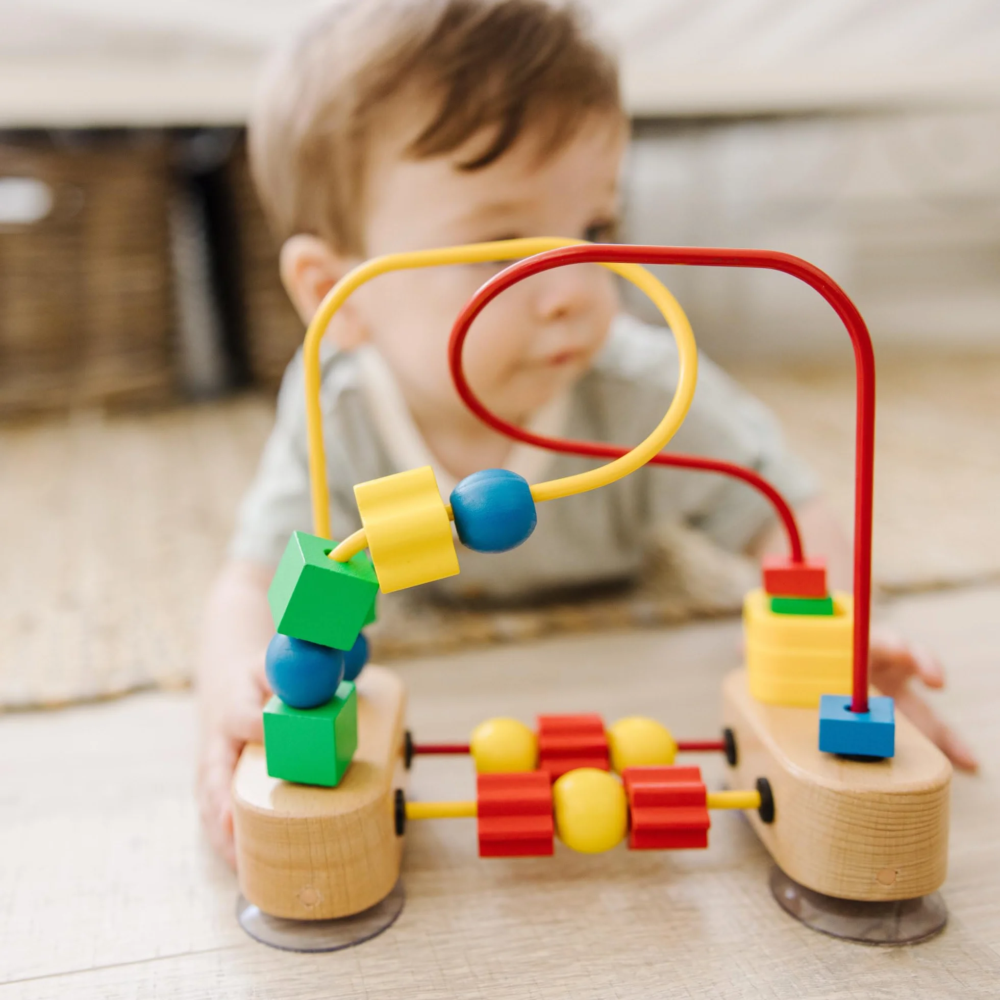 Melissa & Doug – pierwszy labirynt koralikowy (zabawki rozwojowe, drewniana zabawka edukacyjna, rzemiosło wysokiej jakości i solidna konstrukcja, wys. 19,685 cm x szer. 9,525 cm x wys. 17,78 cm)