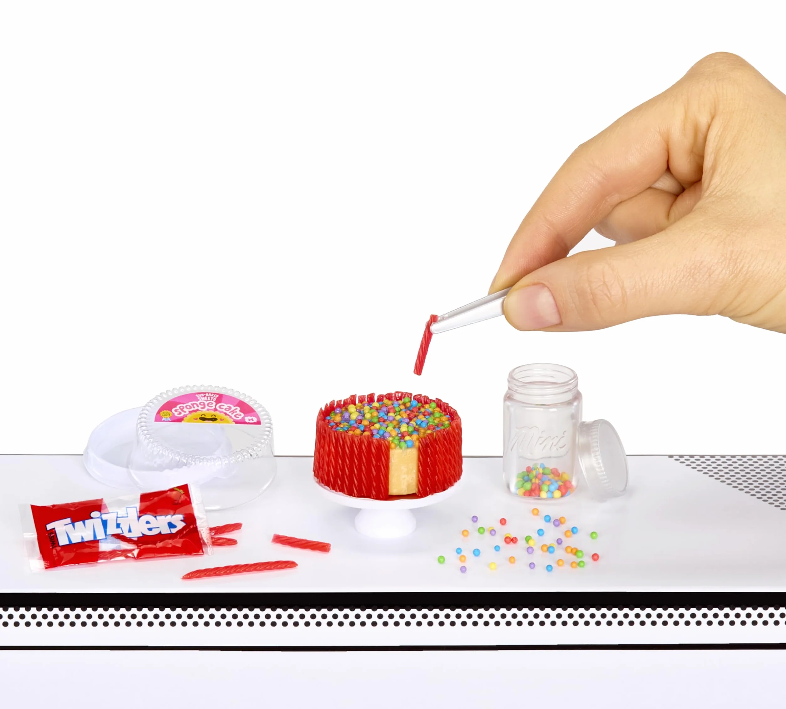 MGA's Miniverse Make It Mini Treats – Mini Kolekcjonerskie Słodycze w Opakowaniu Niespodziance, Cukierkowy Motyw, Kreatywna Zabawa z Żywicą, 12 do Zebrania, NIEJADALNE – dla Kolekcjonerów, od 8 Lat