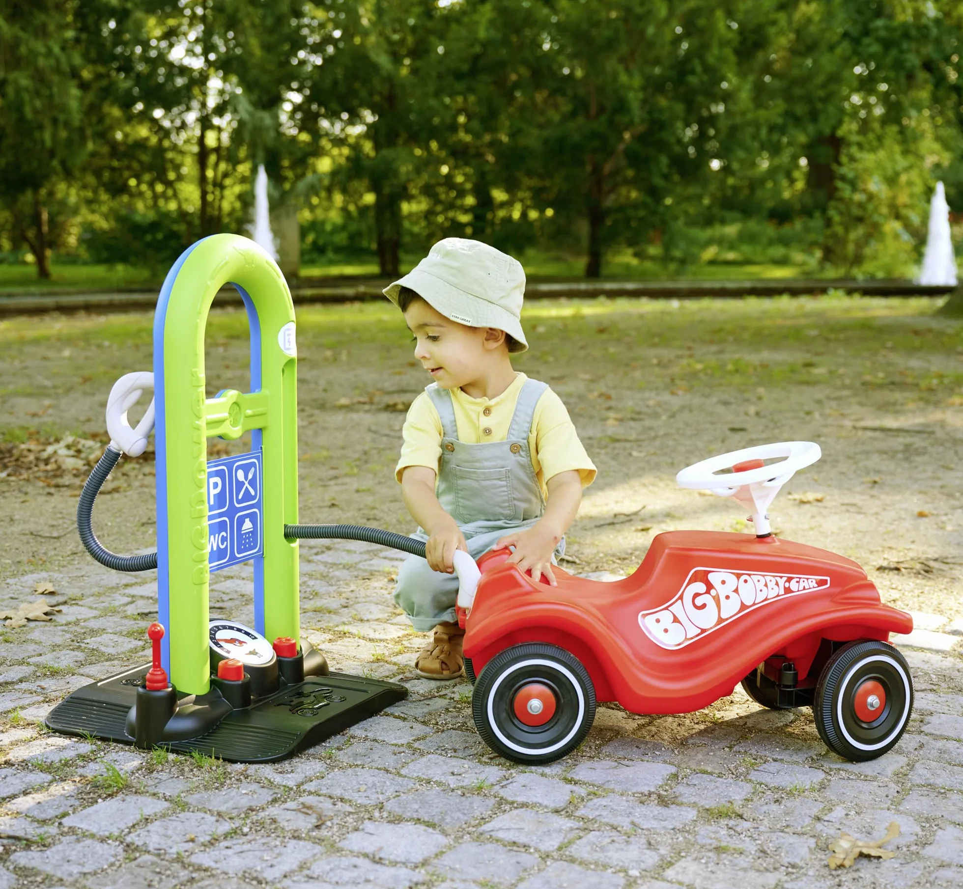 BIG Spielwarenfabrik 800056498 Bobby Car Stacja benzynowa, czarna, S