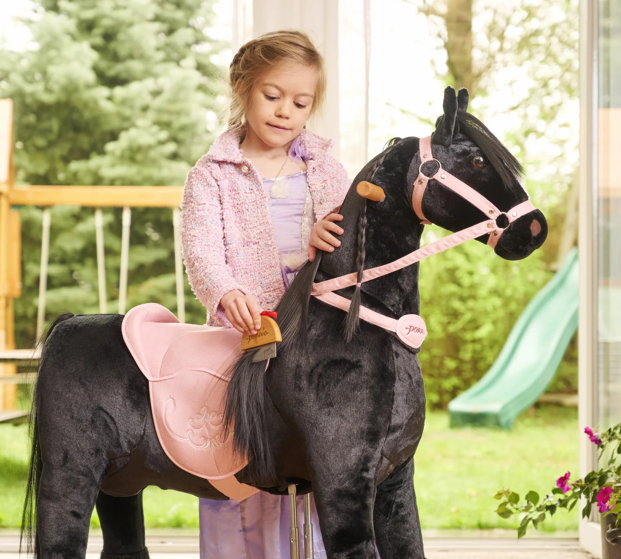 Ponnie - Ebony dziecięcy koń jeździecki, 5-12 lat, mechaniczny duży koń fryzyjski na kółkach, zdejmowane siodełko, Combable Mane, regulowane podnóżki