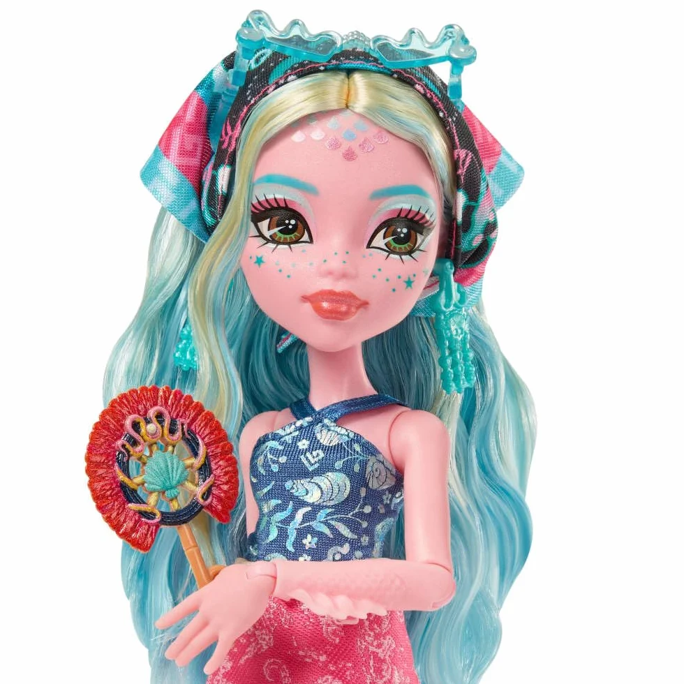 Monster High Straszysekrety Seria 7 Upiorystyczne wakacje Lagoona Blue Zestaw: lalka, walizka i akcesoria-niespodzianki, w tym ubranka, zabawka dla dzieci 4+, JDR51