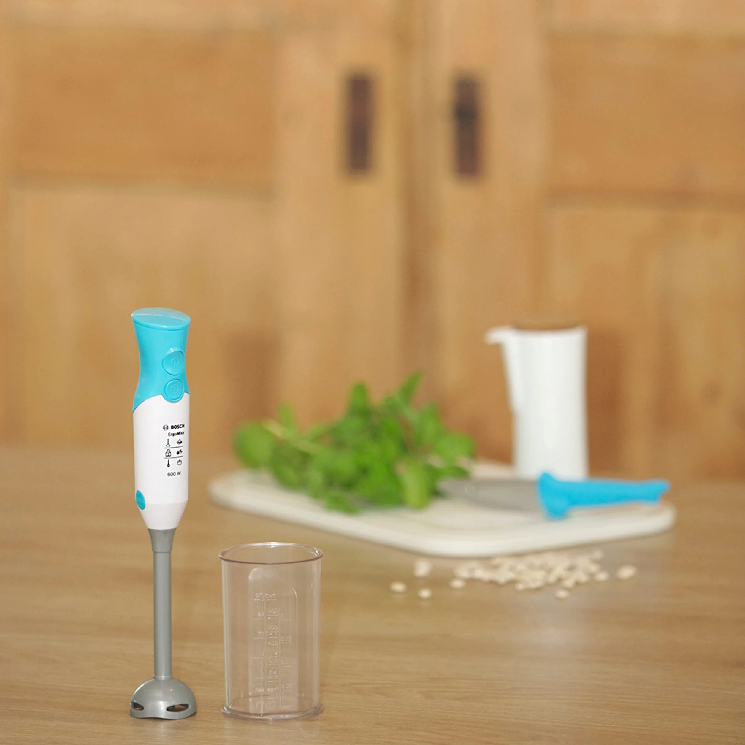 Theo Klein 9532 Blender rczny Bosch | Atrapa bezpieczna dla dzieci, posiada obrotowe pseudoostrza oraz miark | Wymiary: 8 cm x 8 cm x 27,5 cm I Dla dzieci w wieku od 3 lat