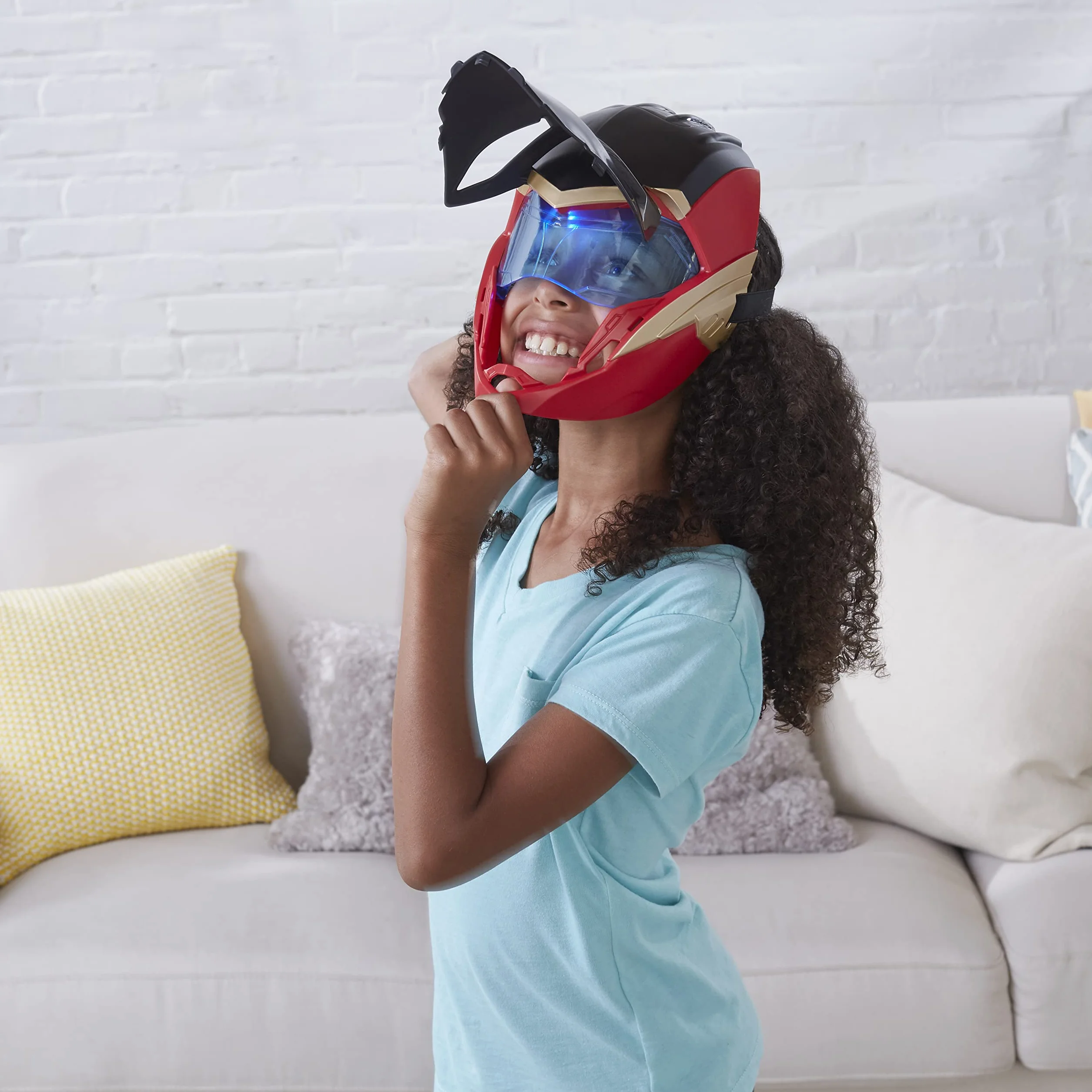 Marvel Hasbro Studios czarna pantera Wakanda Forever Ironheart Flip FX świecąca maska, zabawka do odgrywania ról dla dzieci w wieku 5 lat, F6097, wielokolorowa