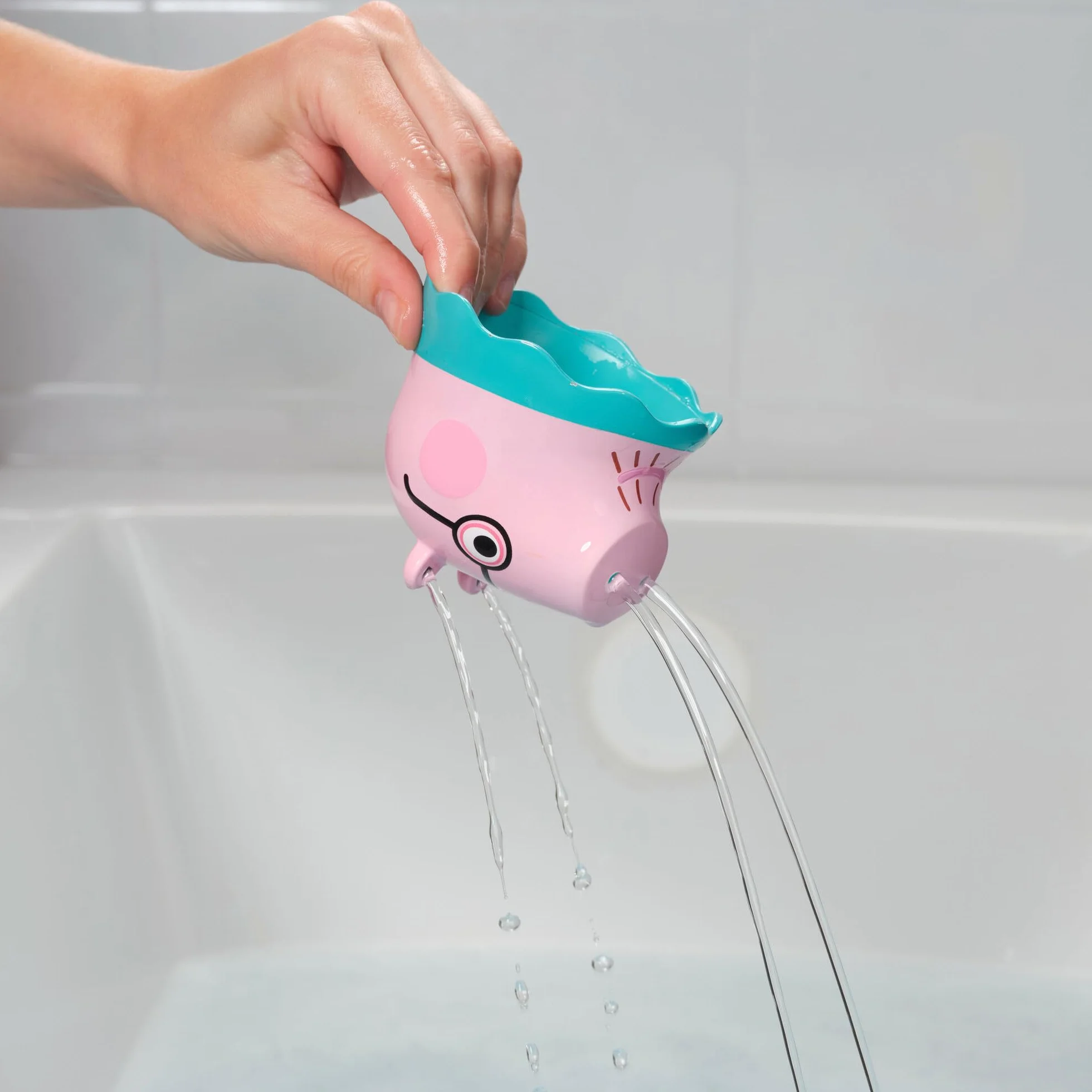TOMY Toomies E73526 Rodzina Peppa Gigoges - Zabawka do Kąpieli dla Niemowląt, Rosyjskie Lalki Świnka Peppa, Tata, Mama i George - 18 Miesięcy+, Zabawka Plażowa i Basenowa, Łatwa do Czyszczenia
