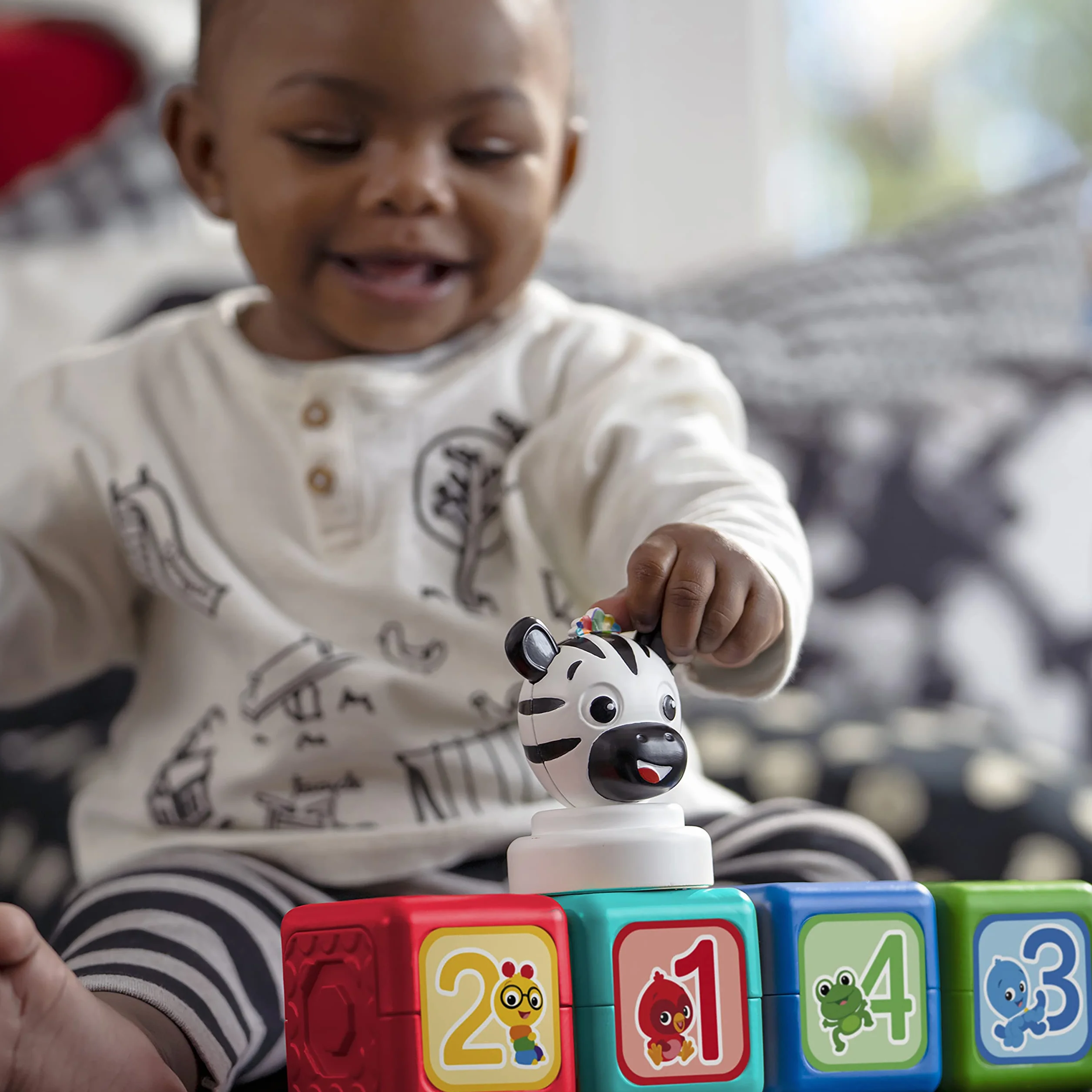 Baby Einstein Connectables Add & Stack Montessori magnetyczne bloki aktywności, w wieku od 6 miesięcy (6 sztuk), wielokolorowe, 16657