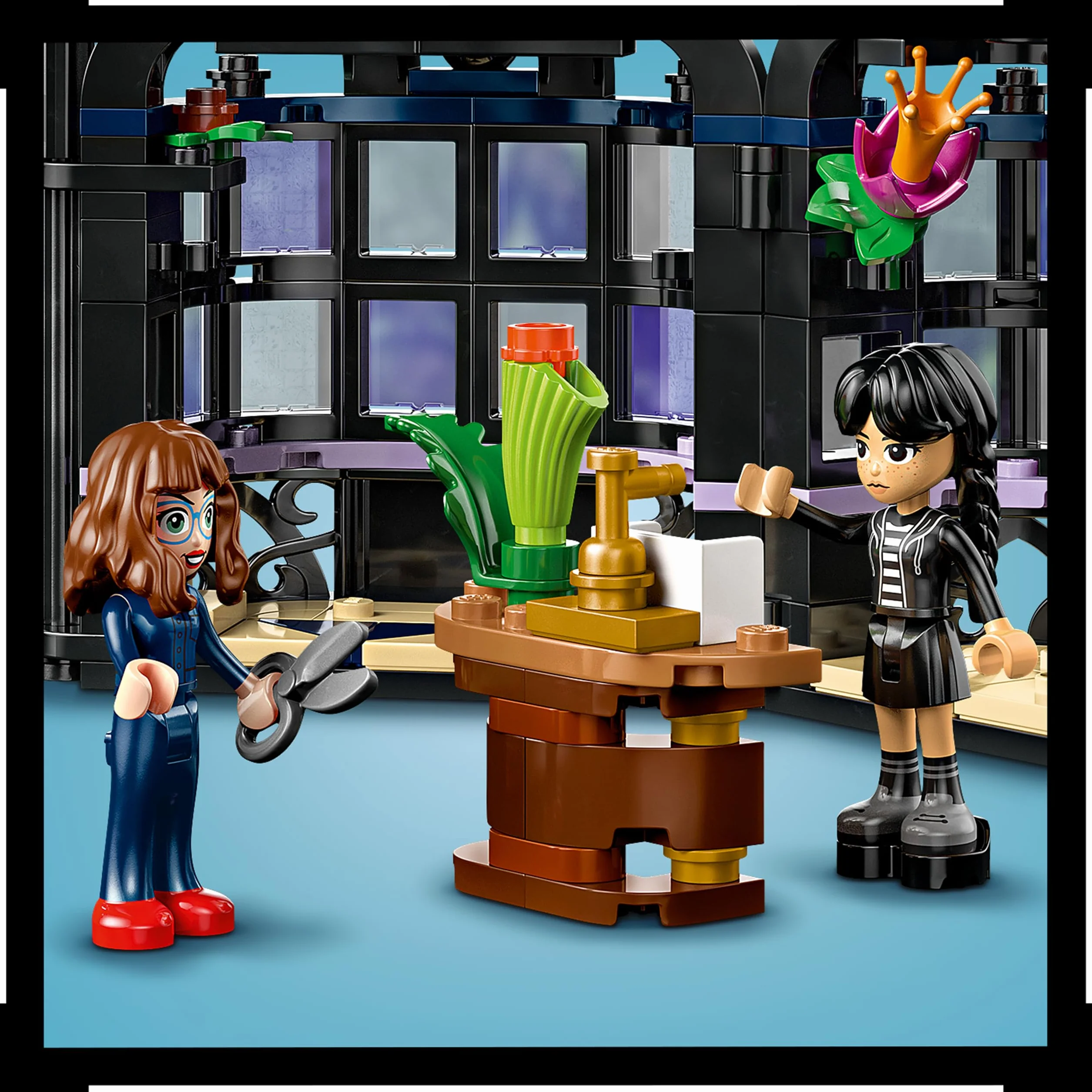 LEGO Wednesday Kwiat czarnej dalii zestaw z małą szklarnią i minilaleczkami 76784 dla dzieci od 9 lat