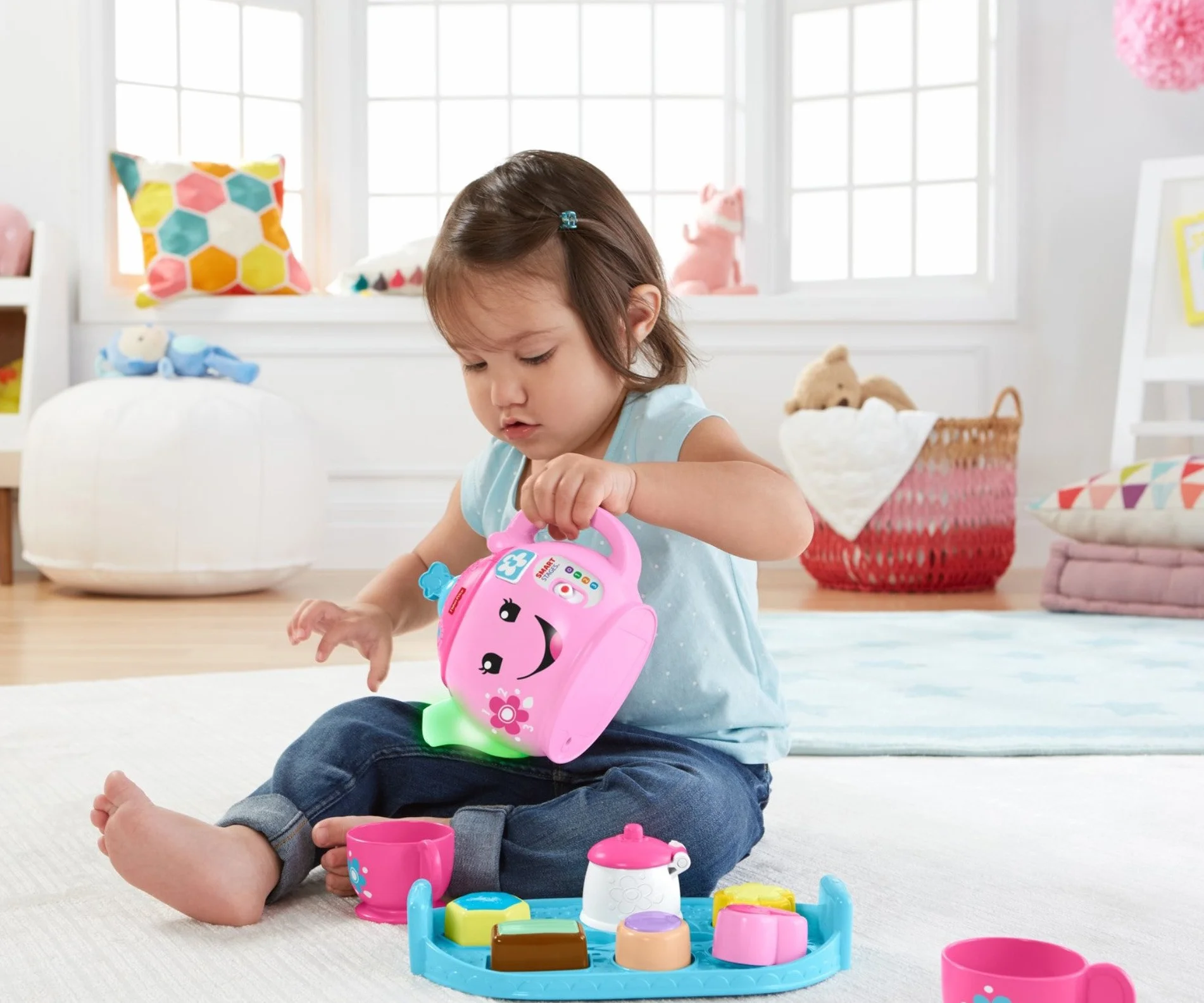 Fisher-Price Zestaw do herbaty Laugh & Learn Sweet Manners, zabawka do wczesnego rozwoju i aktywności, uczy dobrych manier, dzielenia się i nie tylko, w wieku 18-36 miesięcy, DYM76