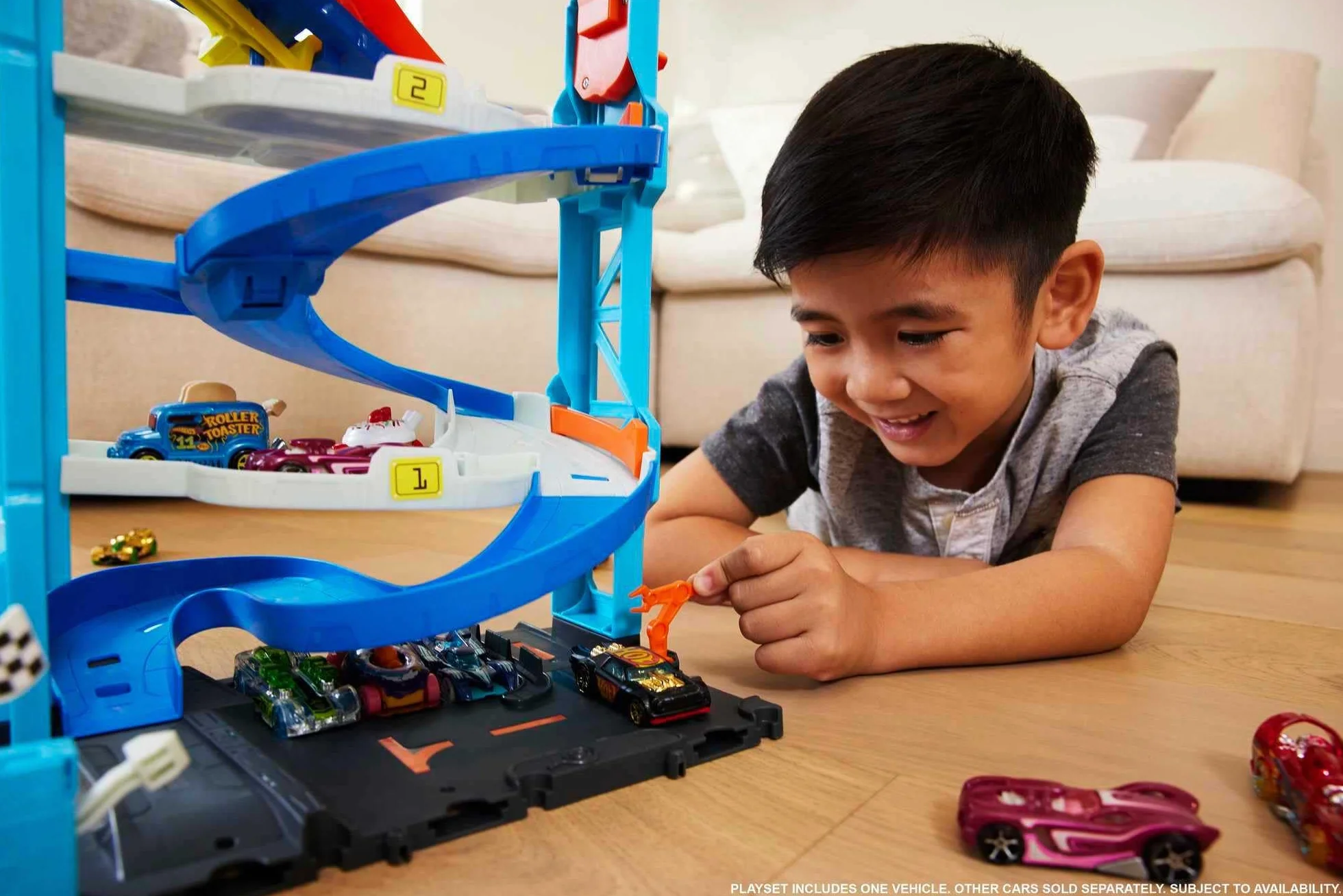 Hot Wheels City Wyścigowa wieża z transformacją Zestaw 2 w 1 z windą przekształcający się z pojedynczego wysokiego toru w podwójny HKX43