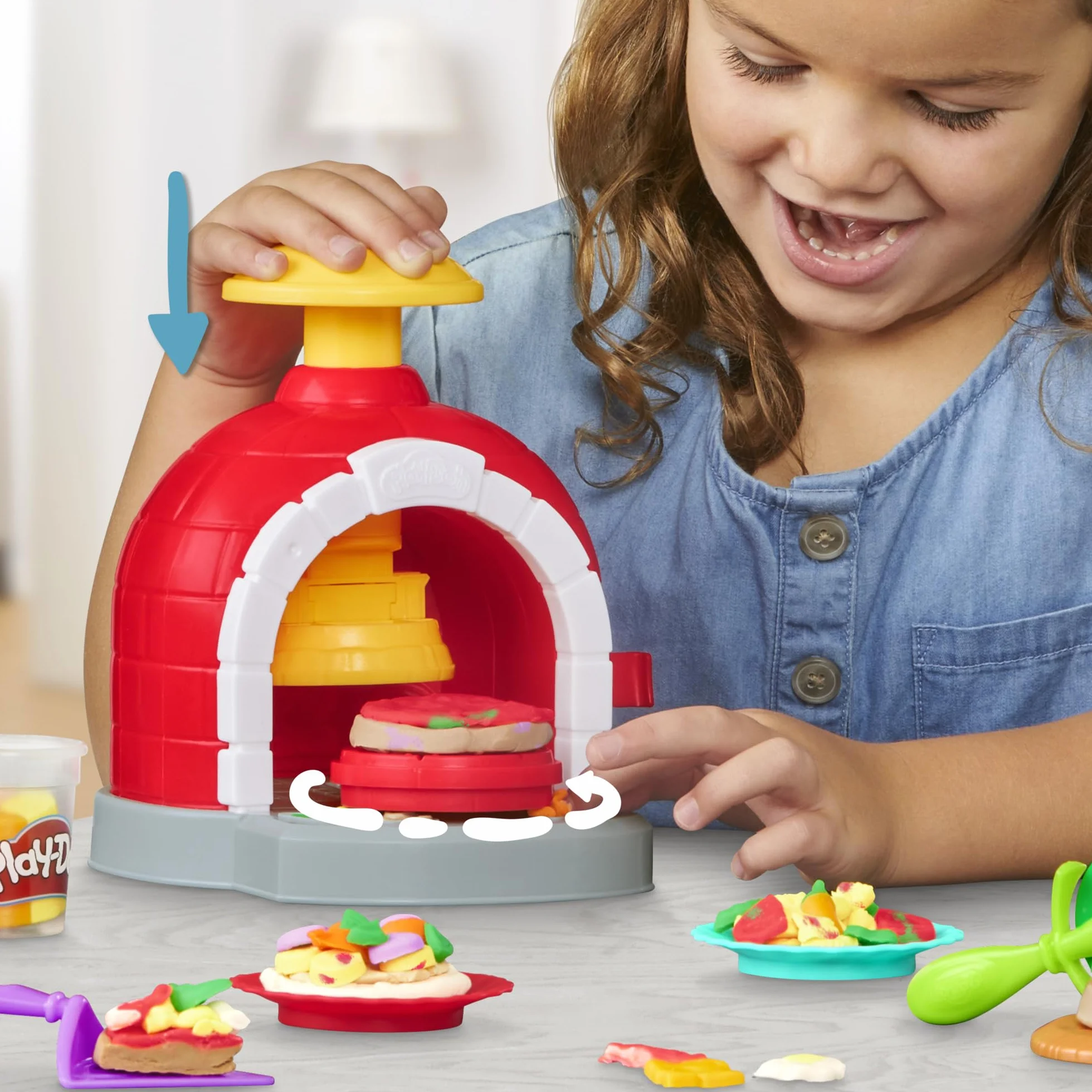 Zestaw do zabawy Kuchenne Dzieła Piec do pizzy z ciastoliną Play-Doh z 6 pojemnikami masy plastycznej i 8 akcesoriami