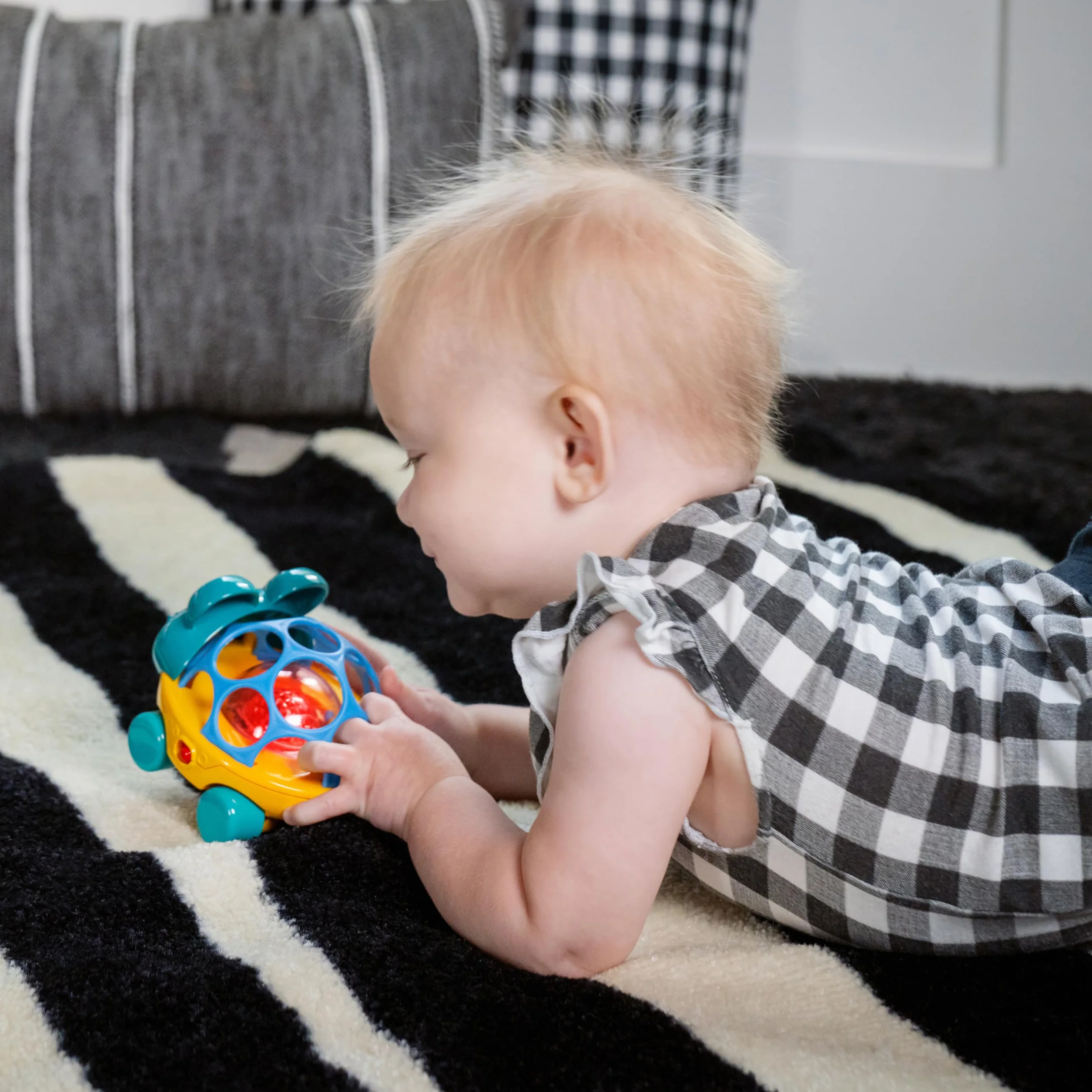Baby Einstein Curious Car Neptune Oball Toy Car & Rattle, wiek od 3 miesięcy
