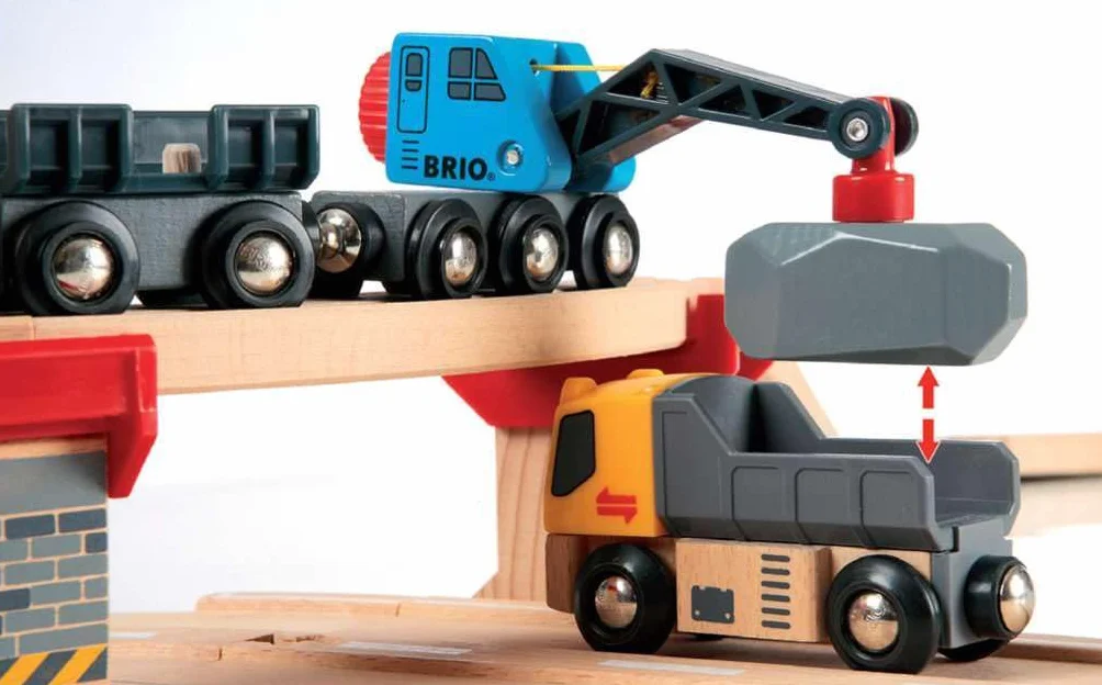 Rail & Road Loading Set (32 PCs): Brio