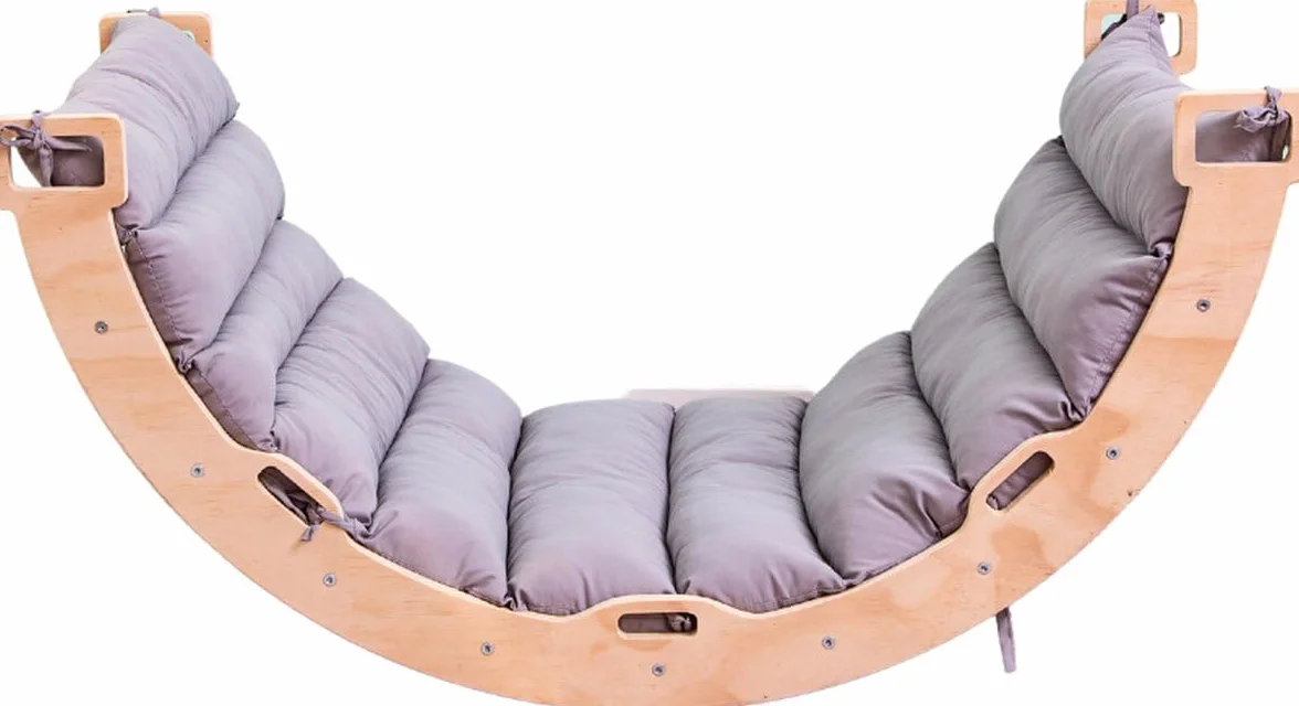 Drewniany Mostek do Wspinaczki/Łuk do Wspinaczki z Poduszką - Montessori Drabinka - Naturalne Drewno - Zabawka dla Dzieci - 97x47x52cm