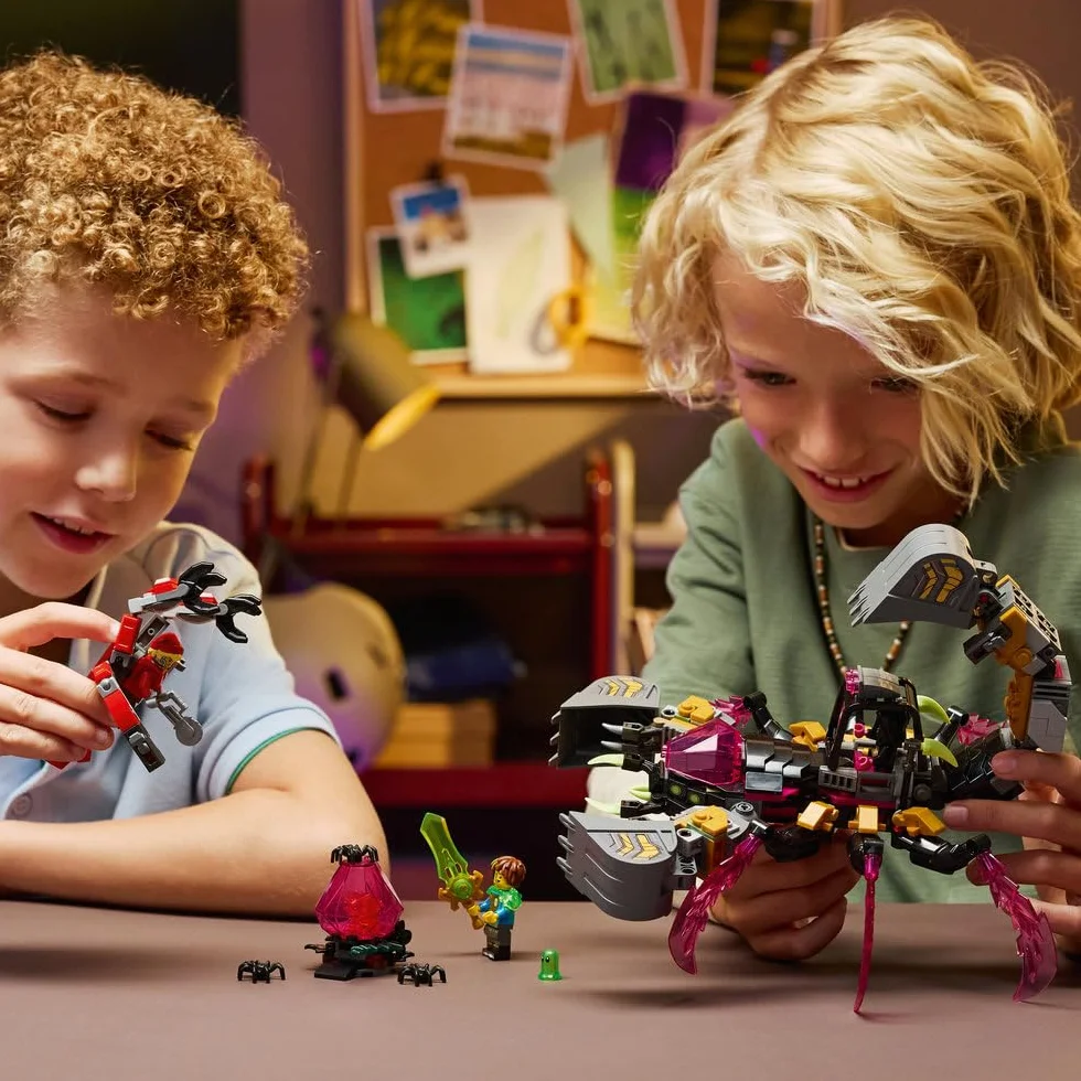 LEGO DREAMZzz Koszmarna skorpionowa koparka, zabawka dla dzieci z 3 minifigurkami, dwie opcje budowania, prezent na urodziny dla chłopców i dziewczynek w wieku od 7 lat, dekoracja fantasy 71513