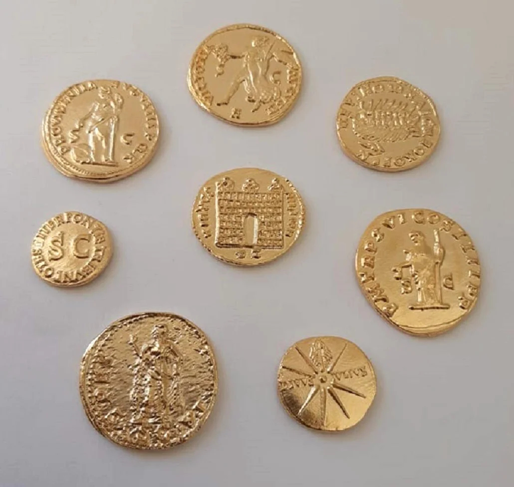 Rzymskie monety cesarskie reprodukcja antycznych monet rzymskich pozłacany metal zestaw 8 cesarzy Stary Rzym