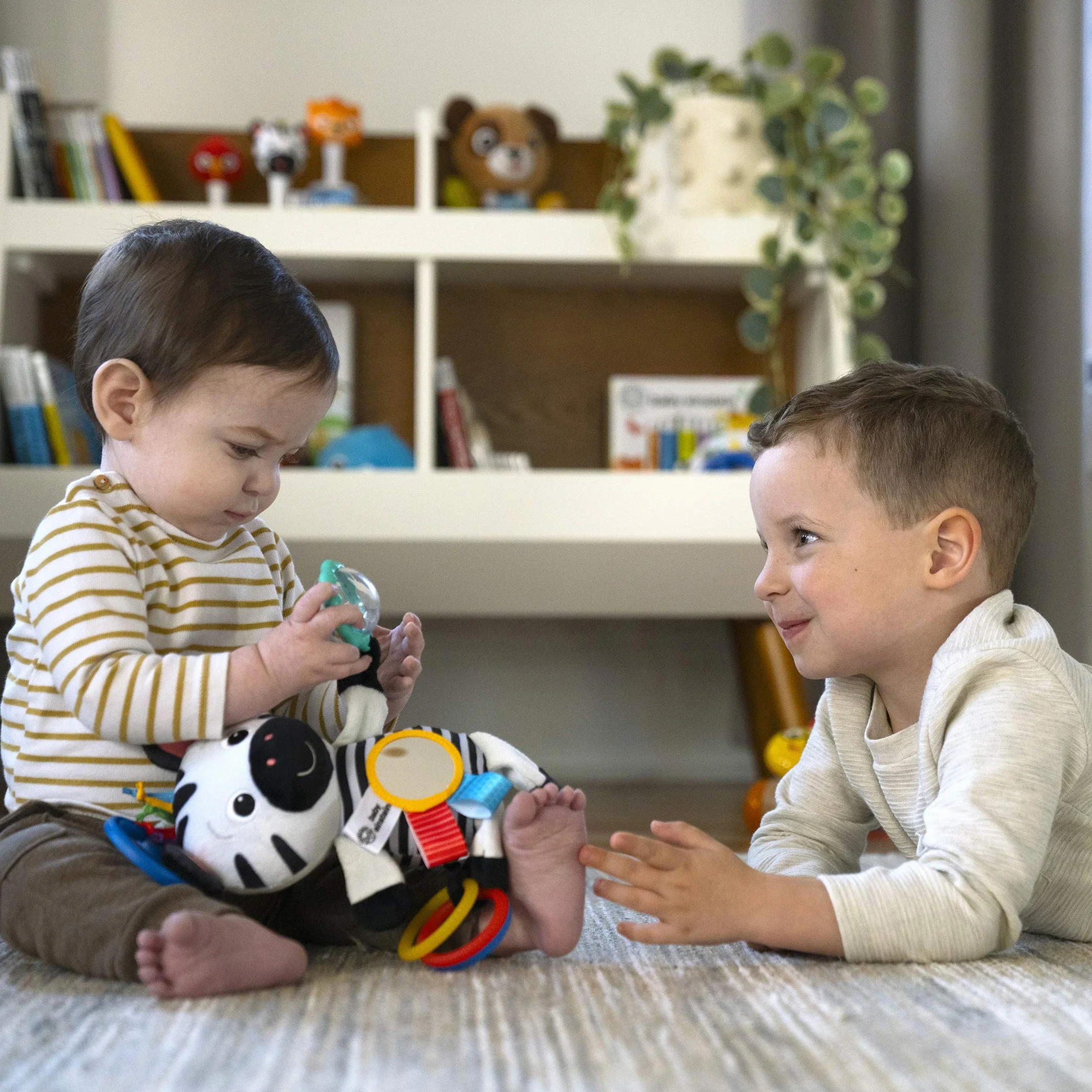 Baby Einstein Zen's Sensory Play pluszowy wózek aktywność zabawka dla niemowląt, wiek noworodek +