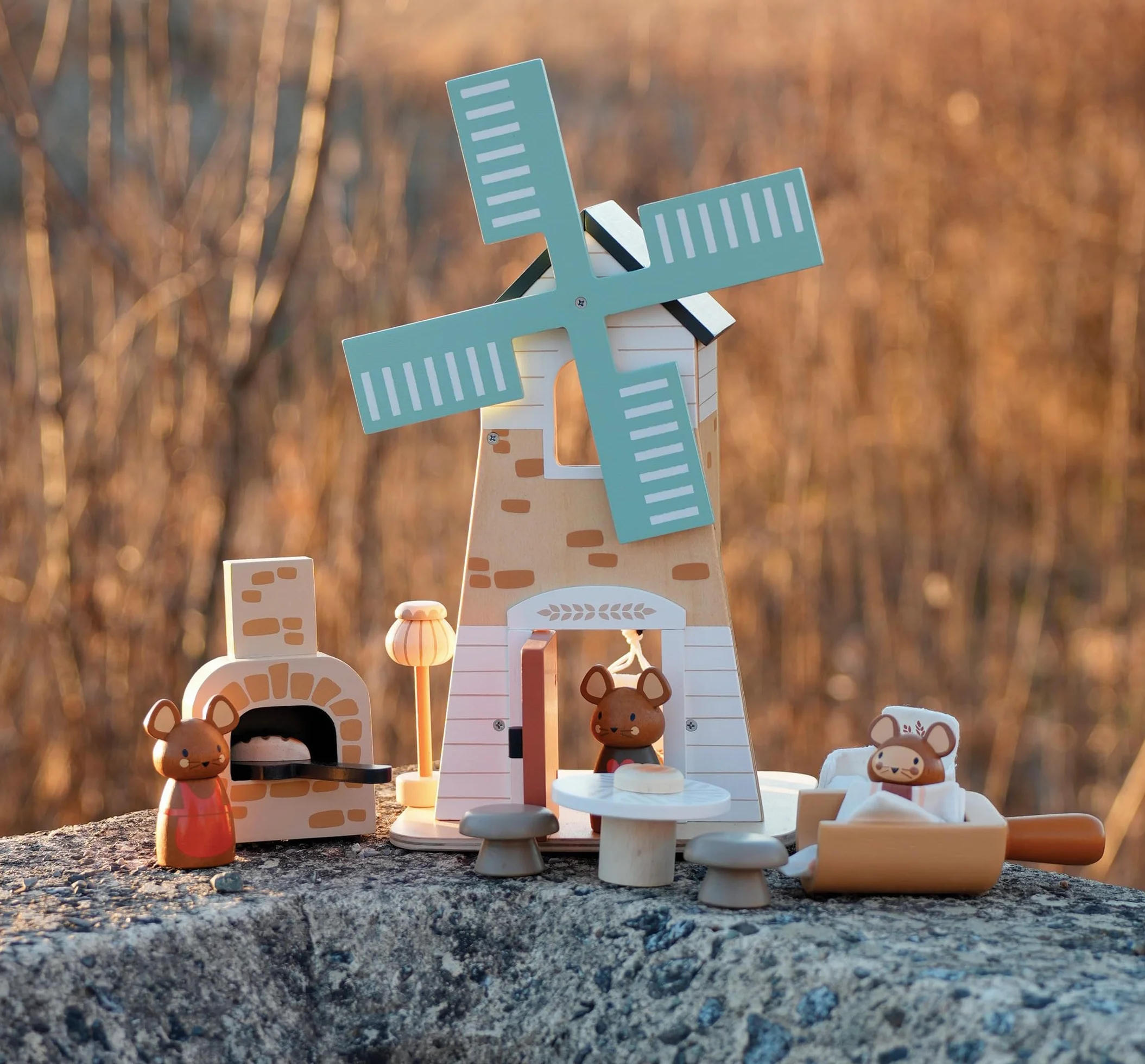 Tender Leaf Toys - Grosz wiatrak - Uroczy drewniany obrotowy wiatrak z rodziną zabawkowych myszy i akcesoriów, pomysłowa zabawka-rozwijanie kreatywnego opowiadania historii -