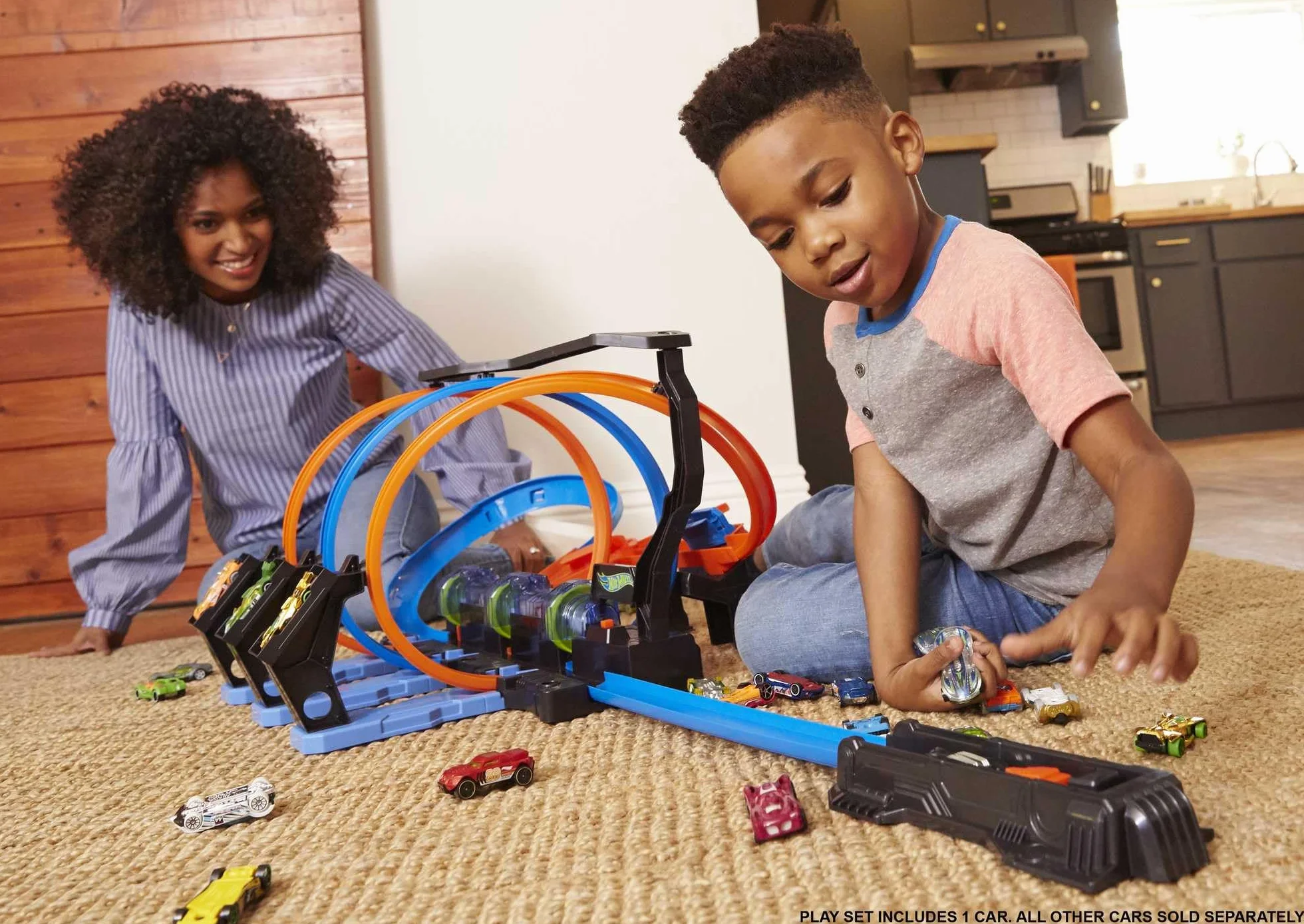 Hot Wheels Pętle grozy Zestaw torów z napędem, FTB65