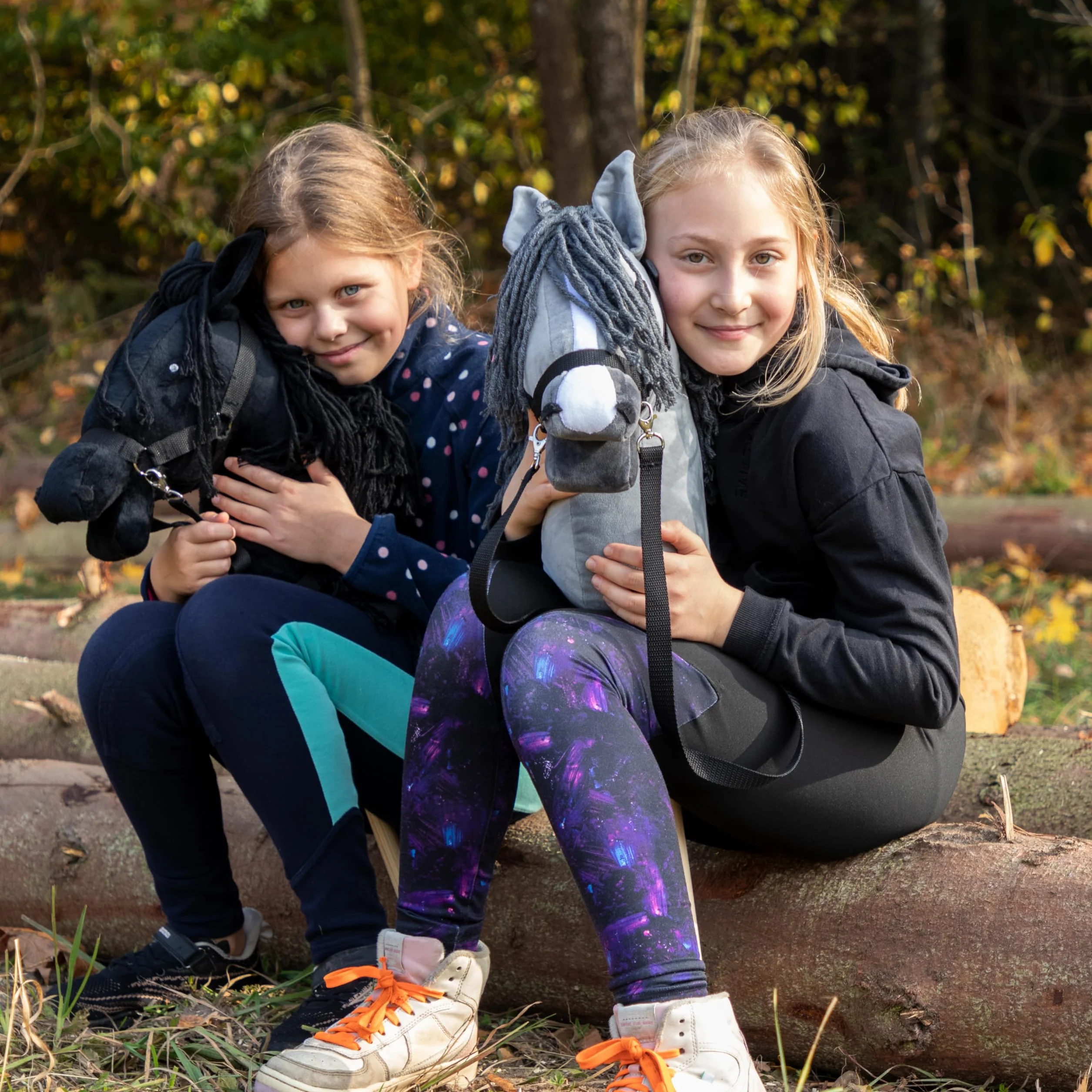 SKIPPI Hobby Horse, Czarny Koń na Kiju, Konik na Patyku, Duży A3, Kantar i Wodze w Zestawie, Hobby Horsing, prezent dla Dziewczynki, dla Dziecka