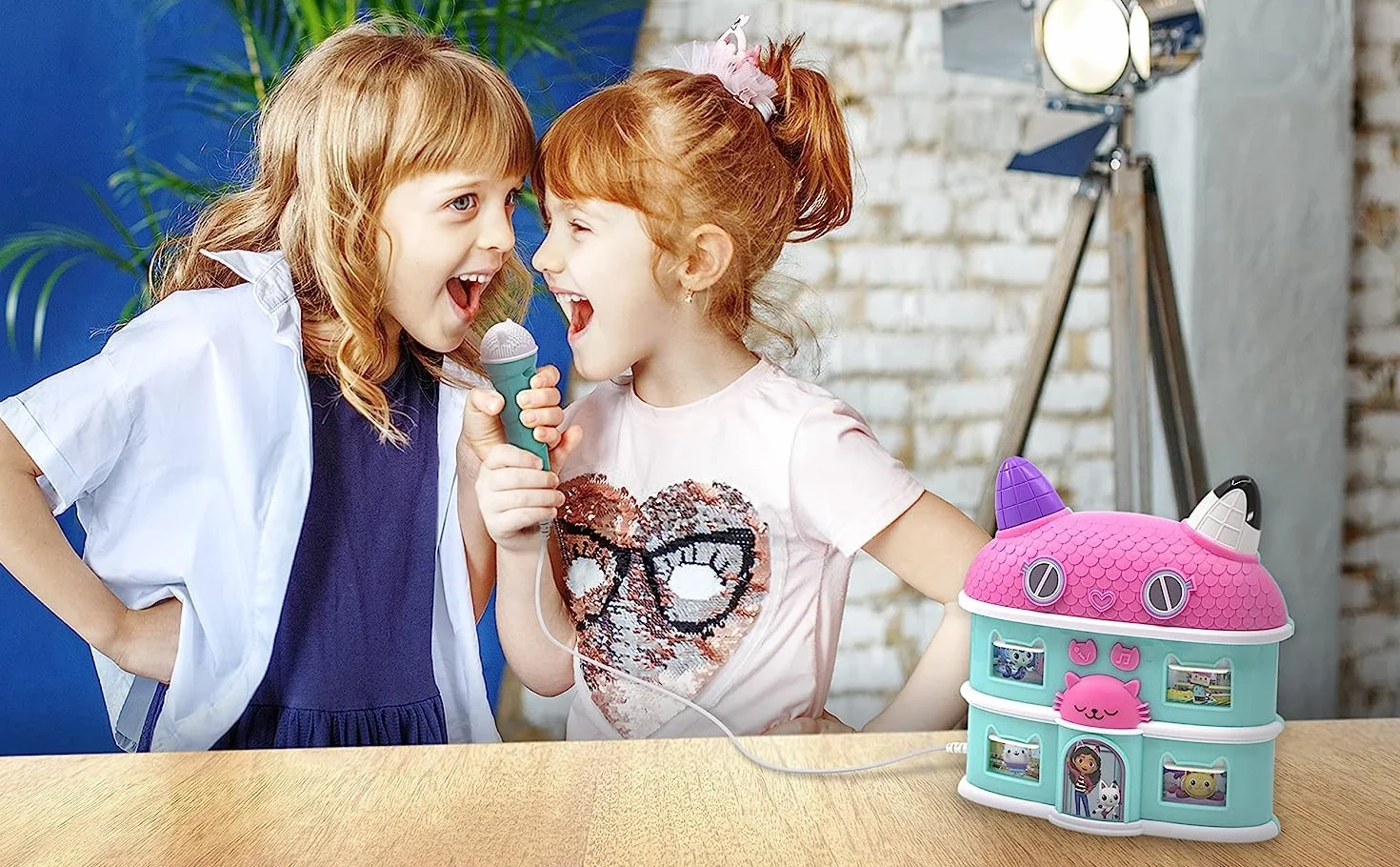 eKids Gabby's Dollhouse Sing Along Boom głośnik bokserski z mikrofonem, maszyna do karaoke dla dzieci z wbudowaną piosenką i efektami dźwiękowymi