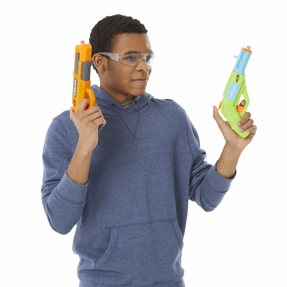Zestaw Nerf Roblox Jailbreak: Armory, zawiera 2 wyrzutnie ze zbrojeniem typu hammer action, 10 strzałek Nerf Elite, kod odblokowujący przedmiot wirtualny w grze