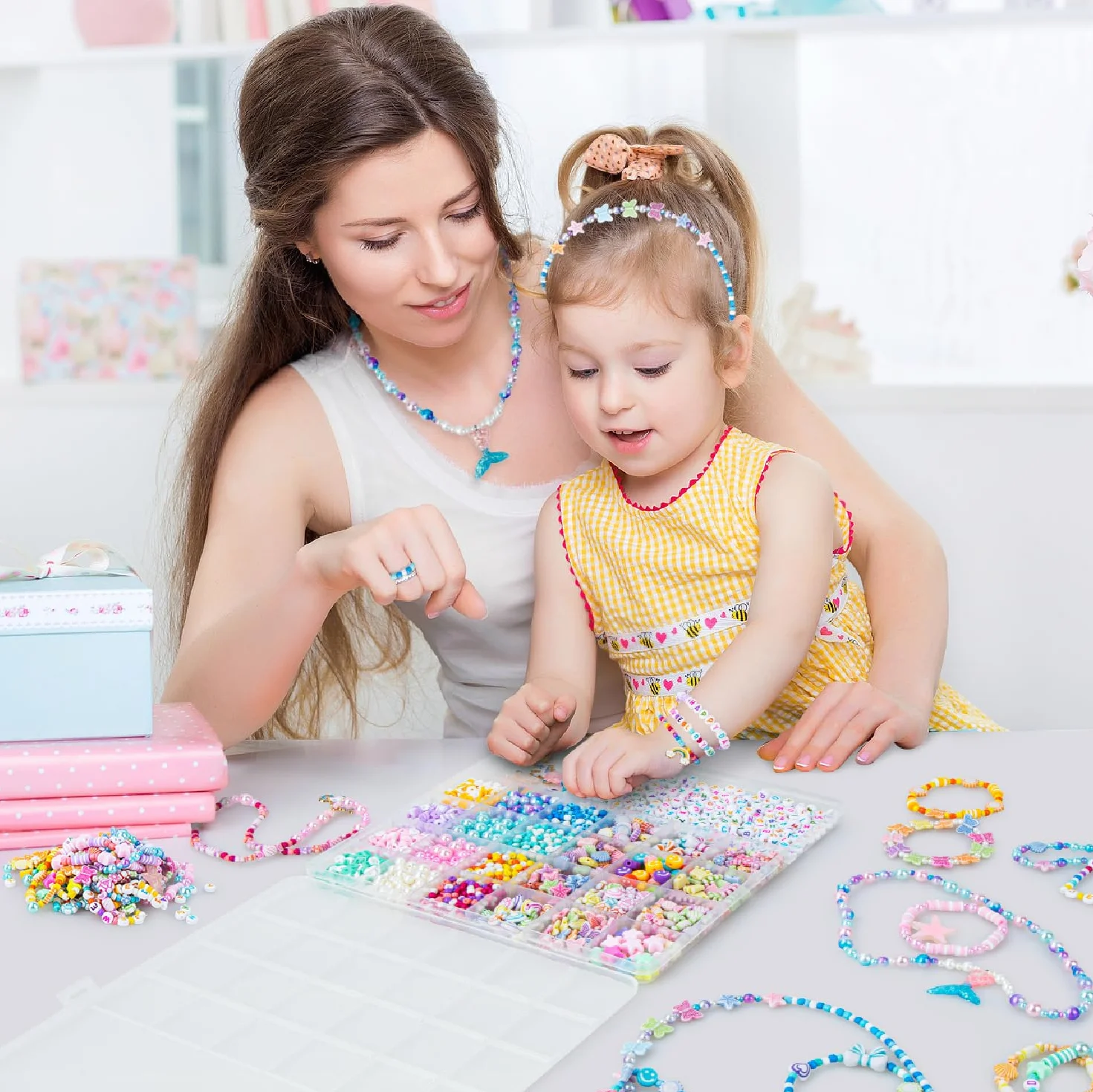 snookids Koraliki do bransoletek, zestaw do majsterkowania dla dzieci od 6 lat, koraliki do nawlekania, bransoletki, do samodzielnego wykonania, prezent dla dziewczynek 5, 6, 7, 8, 9 lat, do
