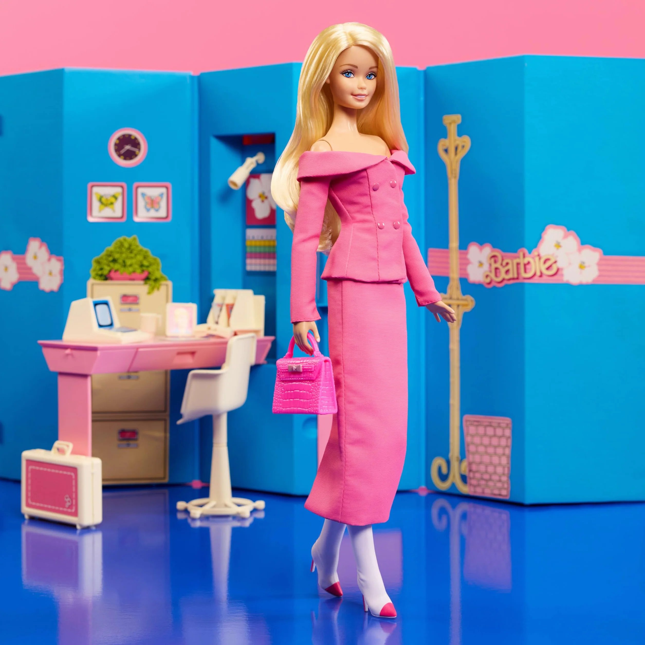 Barbie Signature Styled by Andrew Mukamal Lalka kolekcjonerska 3 stylizacje zestaw z akcesoriami podstawką JBH81