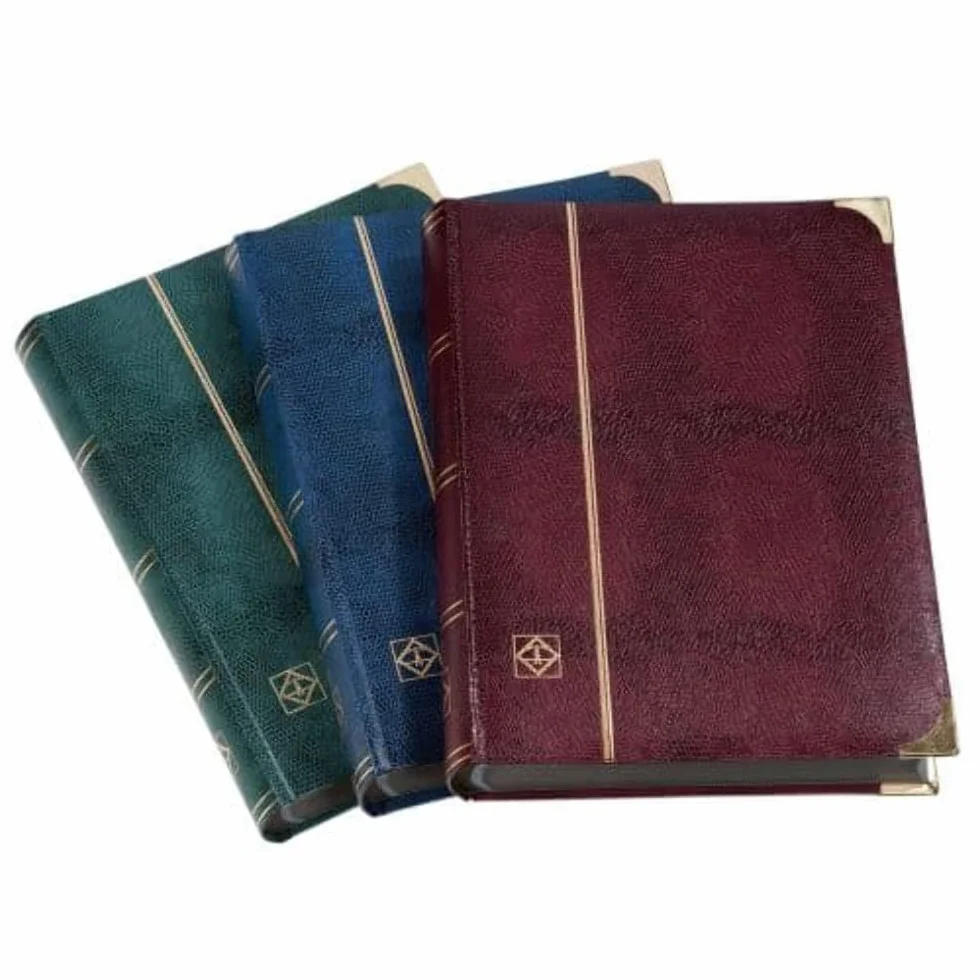 Leuchtturm 341943 album na znaczki pocztowe Comfort Deluxe – 64 czarne strony DIN A4 – watowany, wygląd krokodyla – czerwony