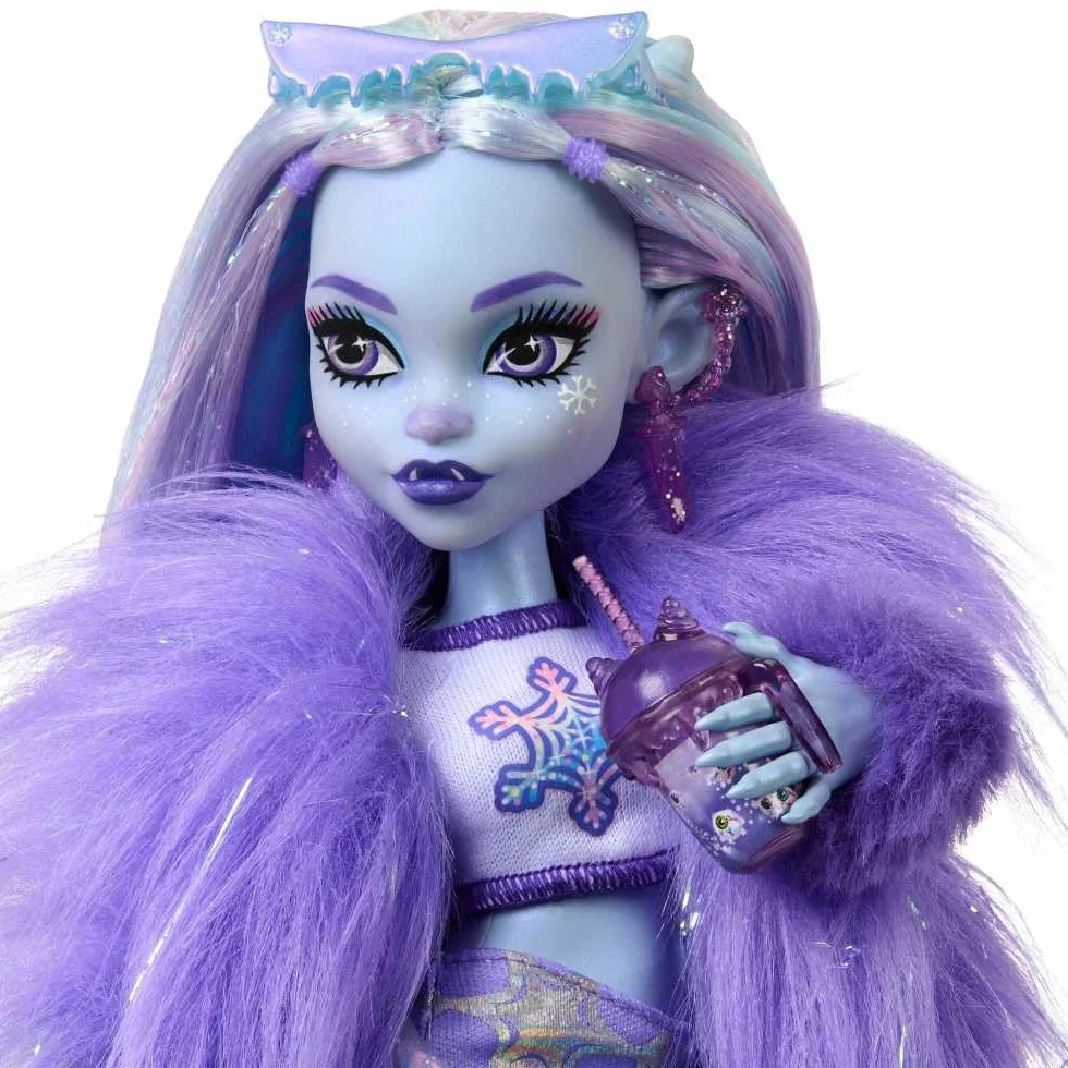 Monster High Abbey Bominable Lalka podstawowa Yeti + figurka mały mamut i akcesoria tematyczne, HNF64